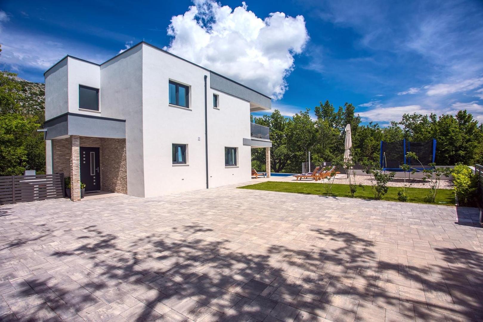 Villa Zora -luxurious villa with heated pool, sauna, 4 bedrooms, 10 persons max view 4