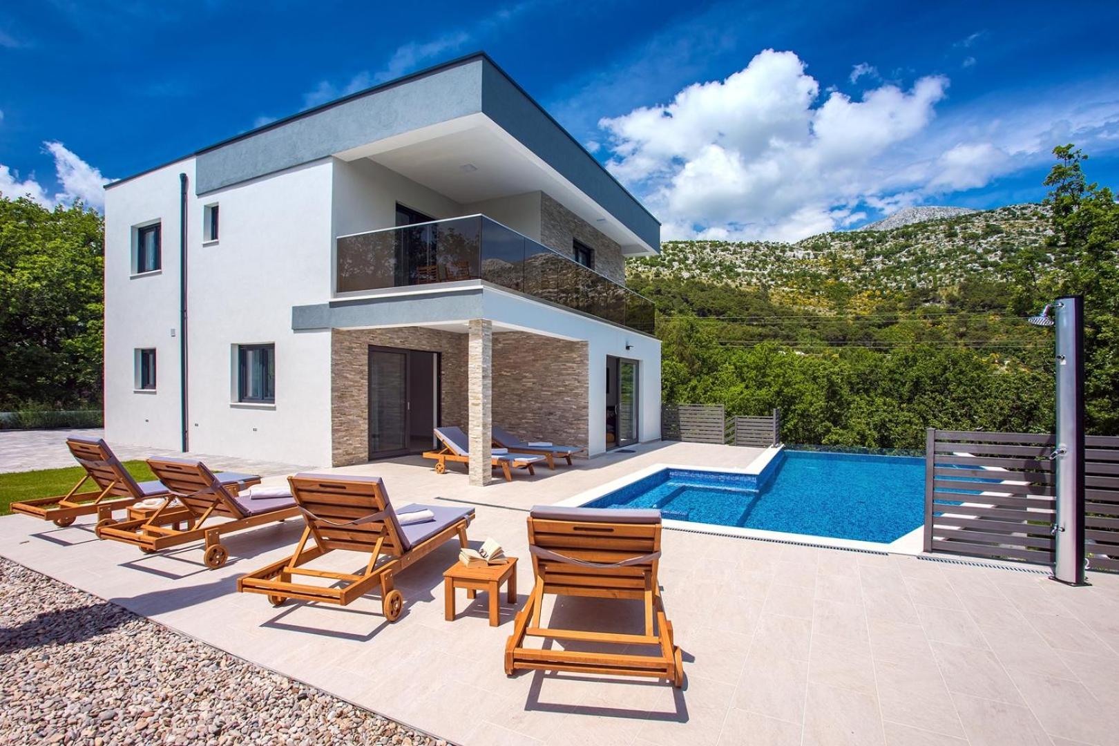 Villa Zora -luxurious villa with heated pool, sauna, 4 bedrooms, 10 persons max view 3