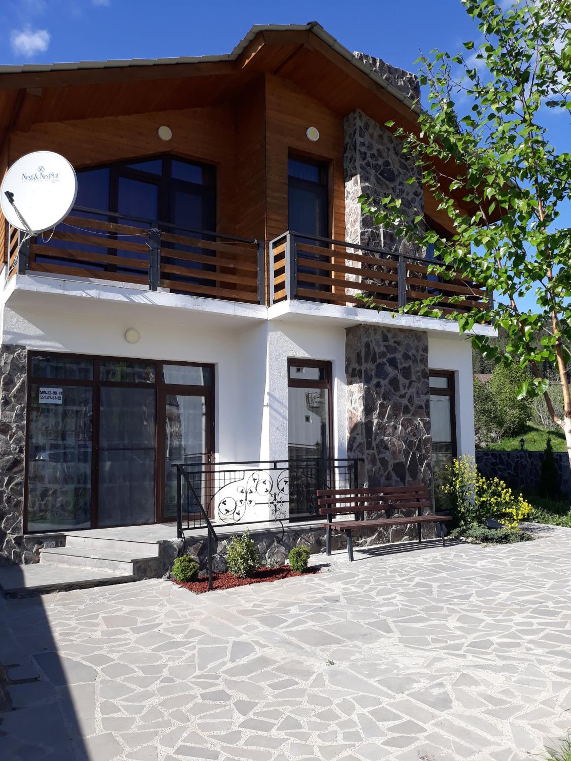 Cottage Sunny Side view 5