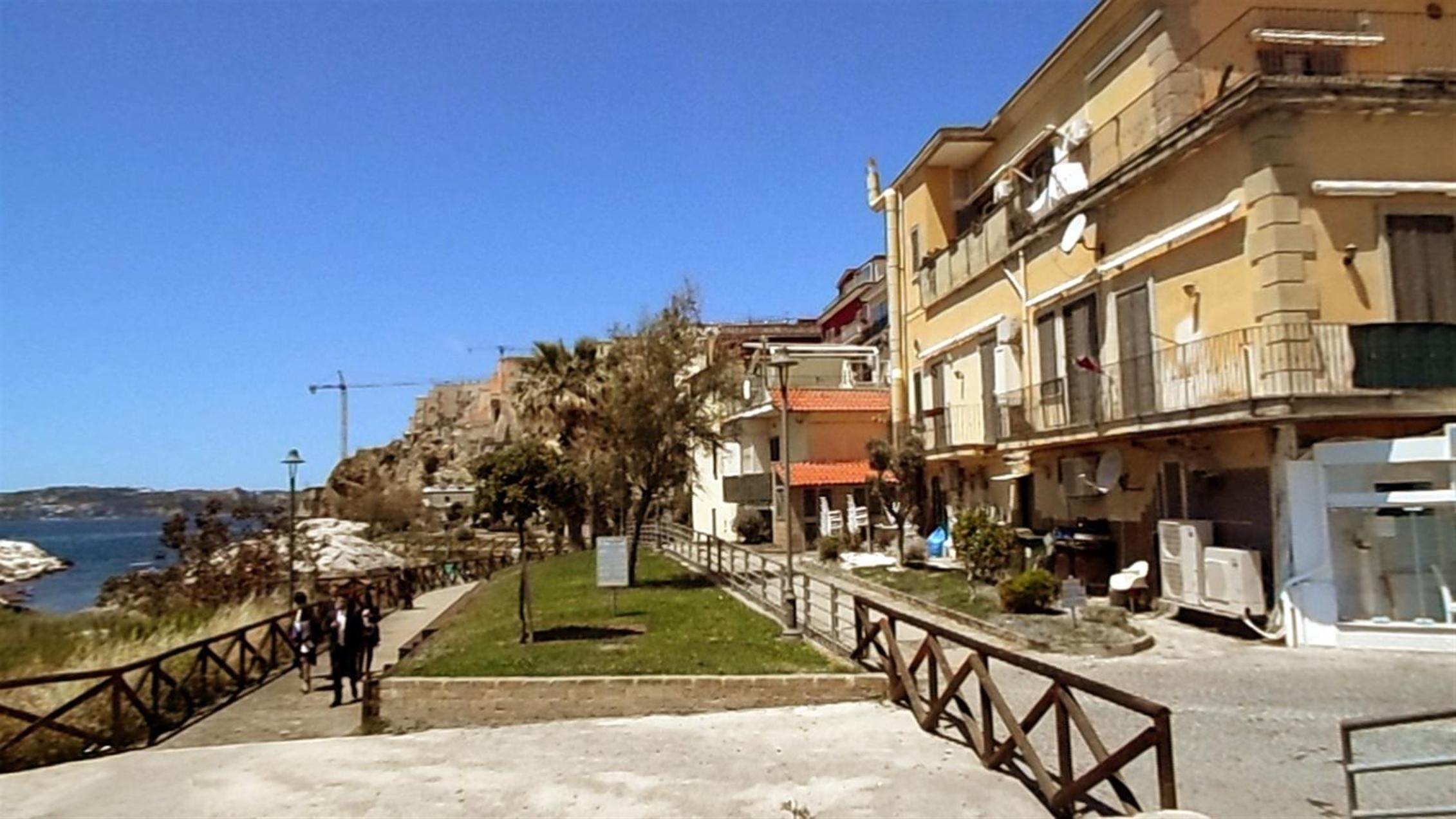 Photo 32