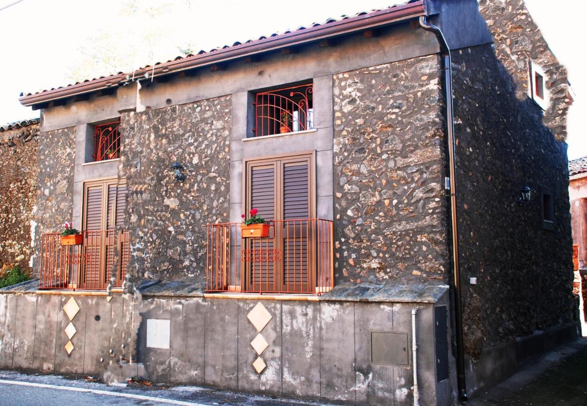 Etna Casa Llera-Antica casa siciliana photo 1