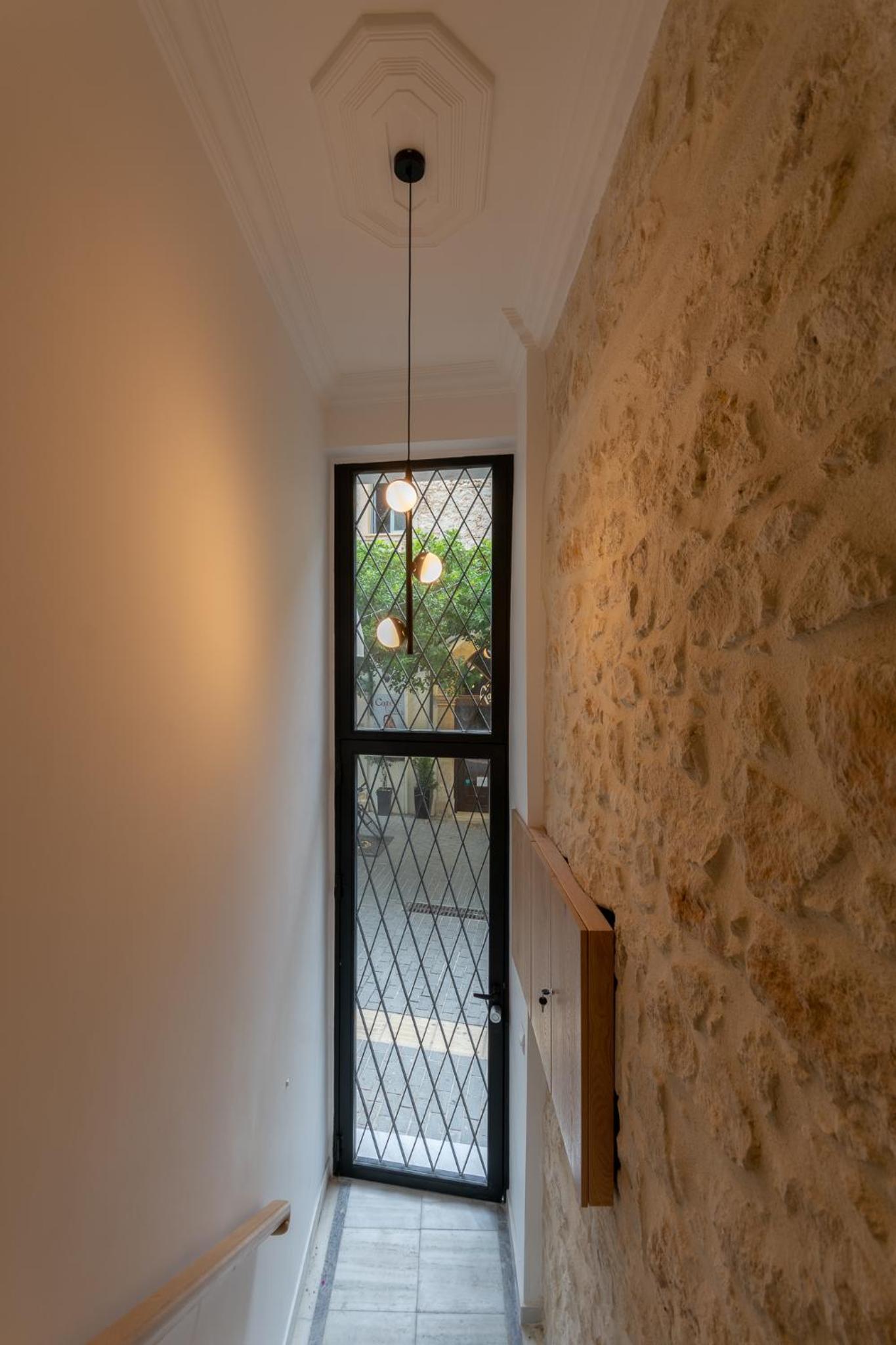 Chandakos 8 Design Apts