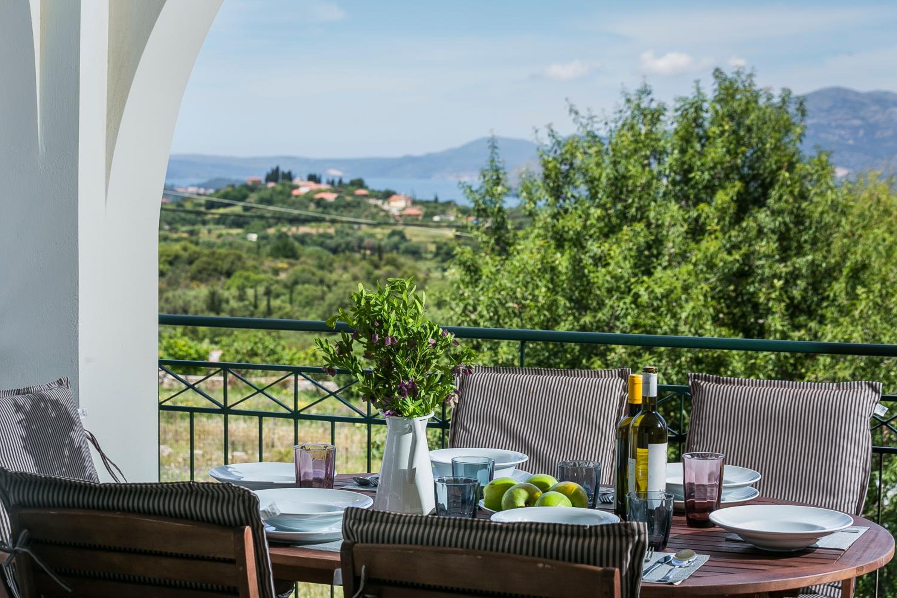 Hotel Athinais LAK Villa - Image 1