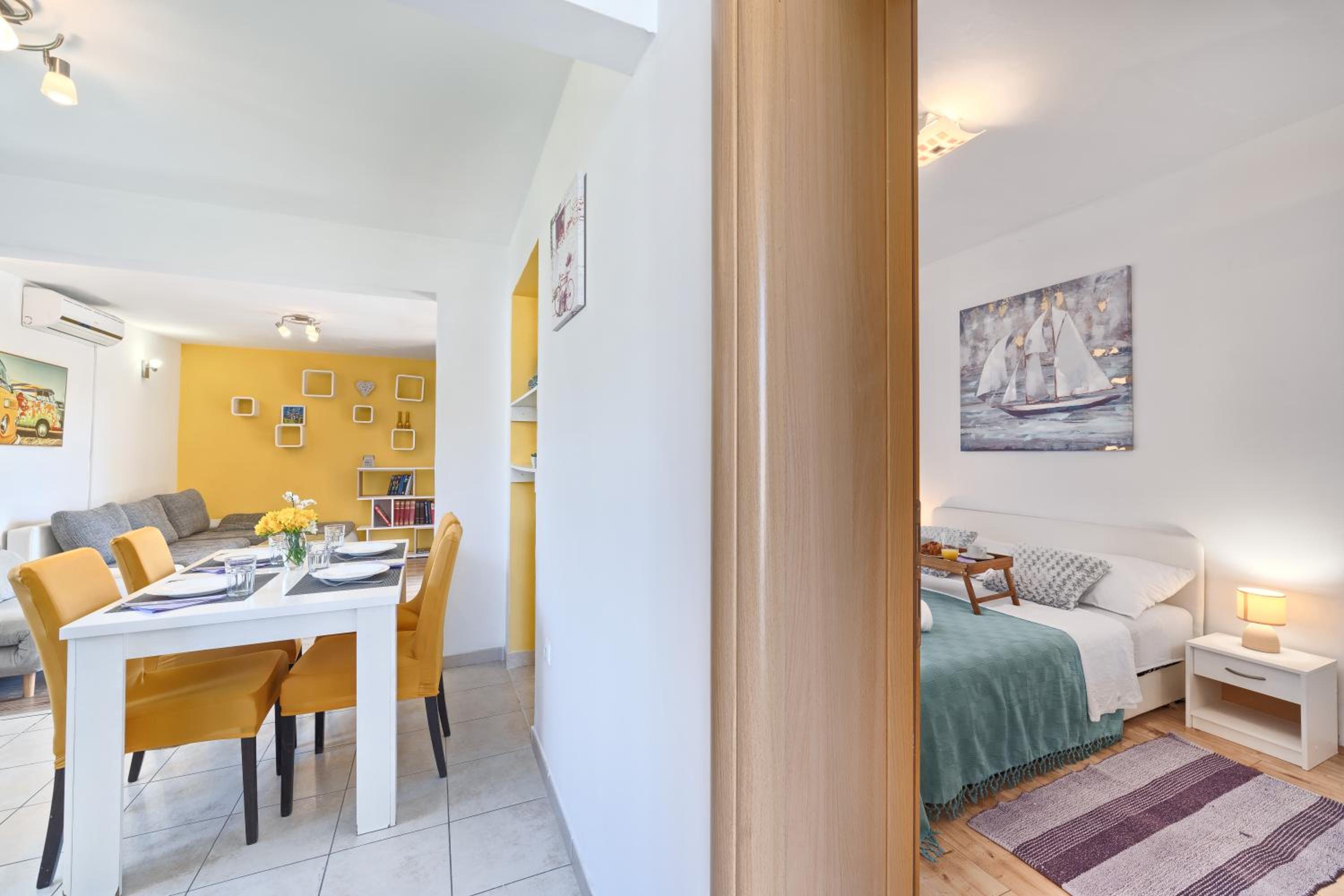 Apartments Meštrović with heated swiming pool- near Split view 3