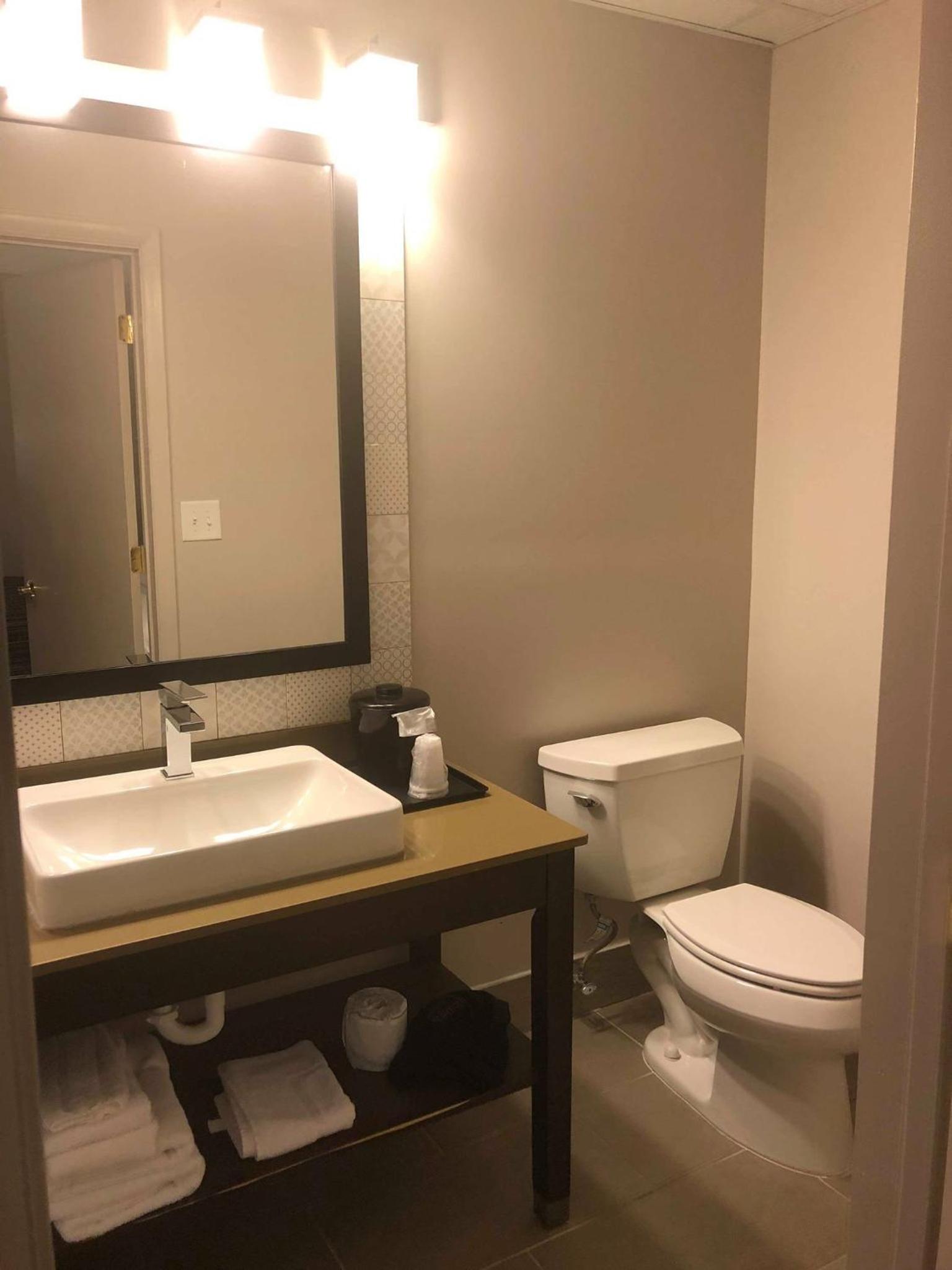 Country Inn Suites by Radisson, Nashville Airport East, TN - Property Image 4