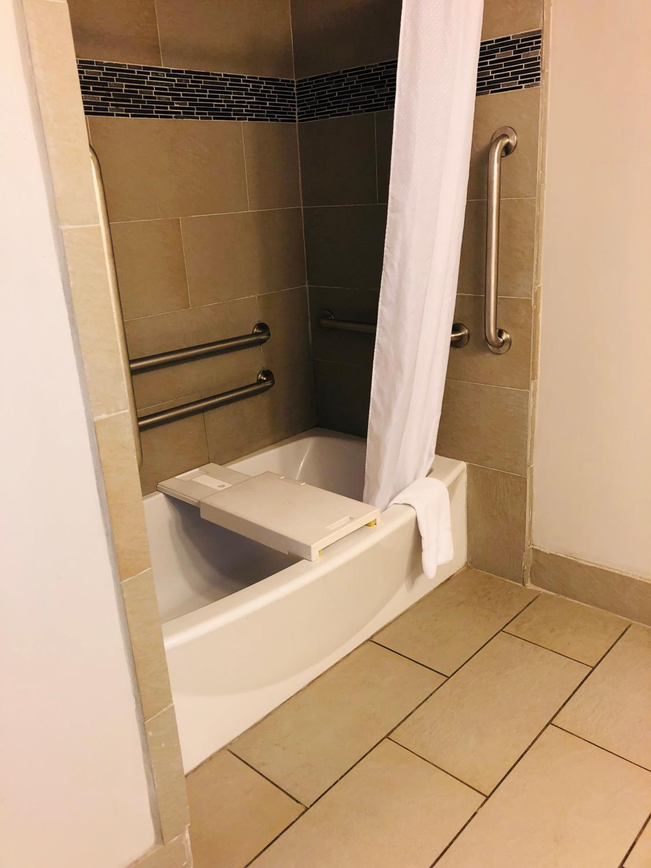 Country Inn Suites by Radisson, Nashville Airport East, TN - Property Image 1