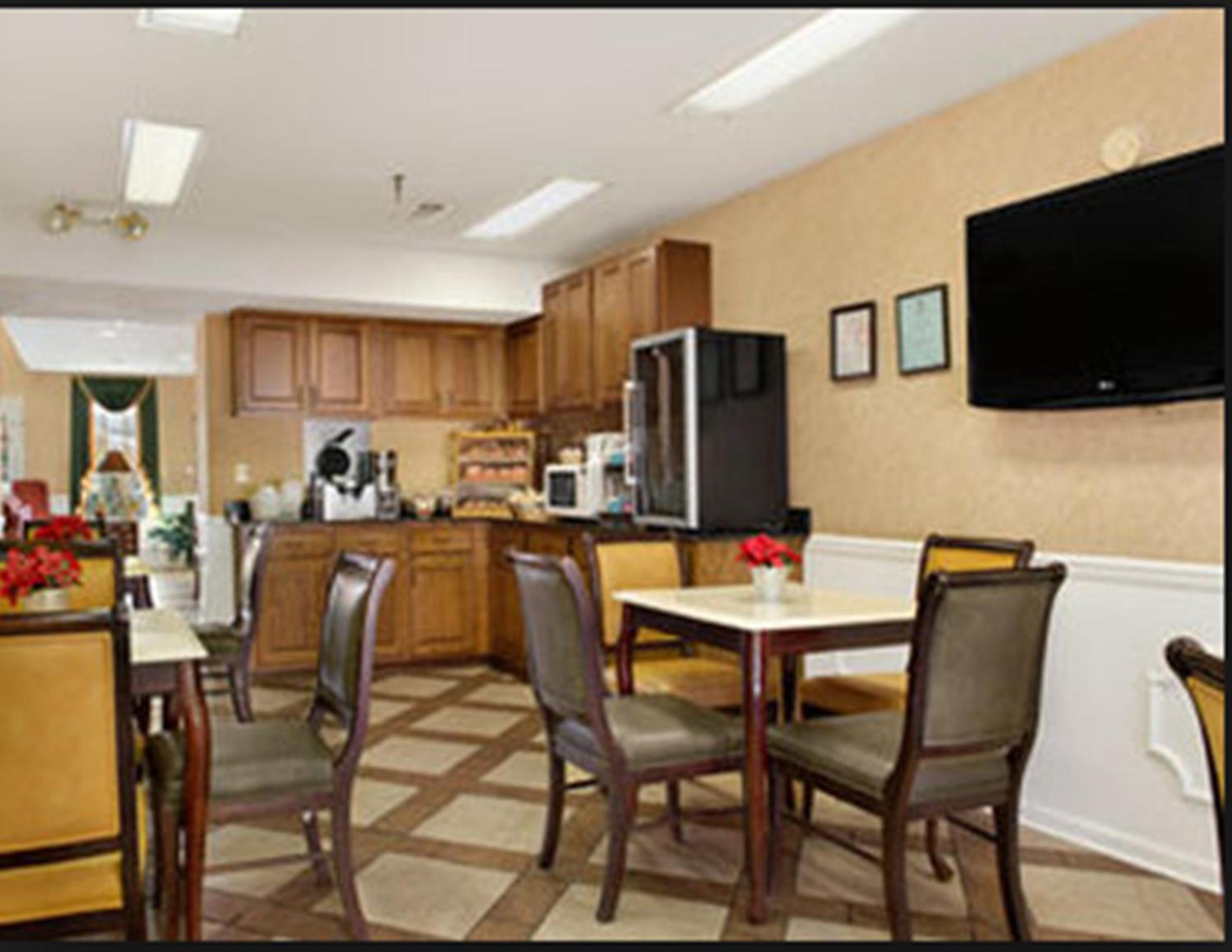 Roanoke Rapids Vacations - Baymont by Wyndham Roanoke Rapids - Property Image 16