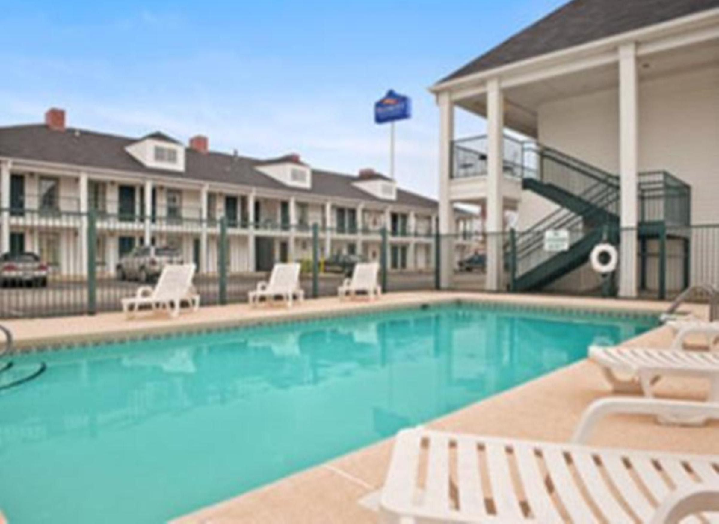 Roanoke Rapids Vacations - Baymont by Wyndham Roanoke Rapids - Property Image 18