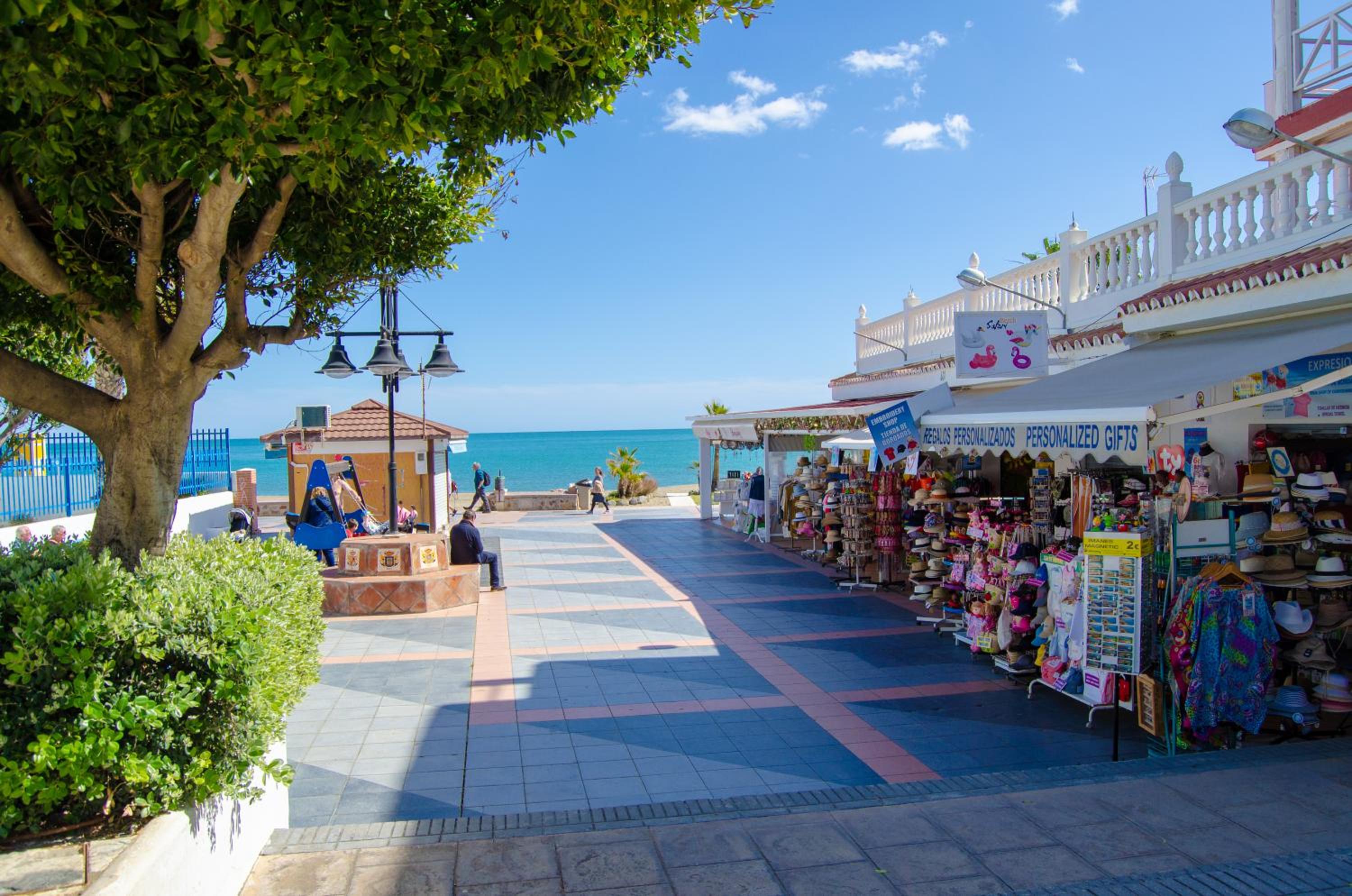 LA CARIHUELA TORREMOLINOS - STUDIO 3 - COSTA SOL HOLIDAY RENTALS view 3