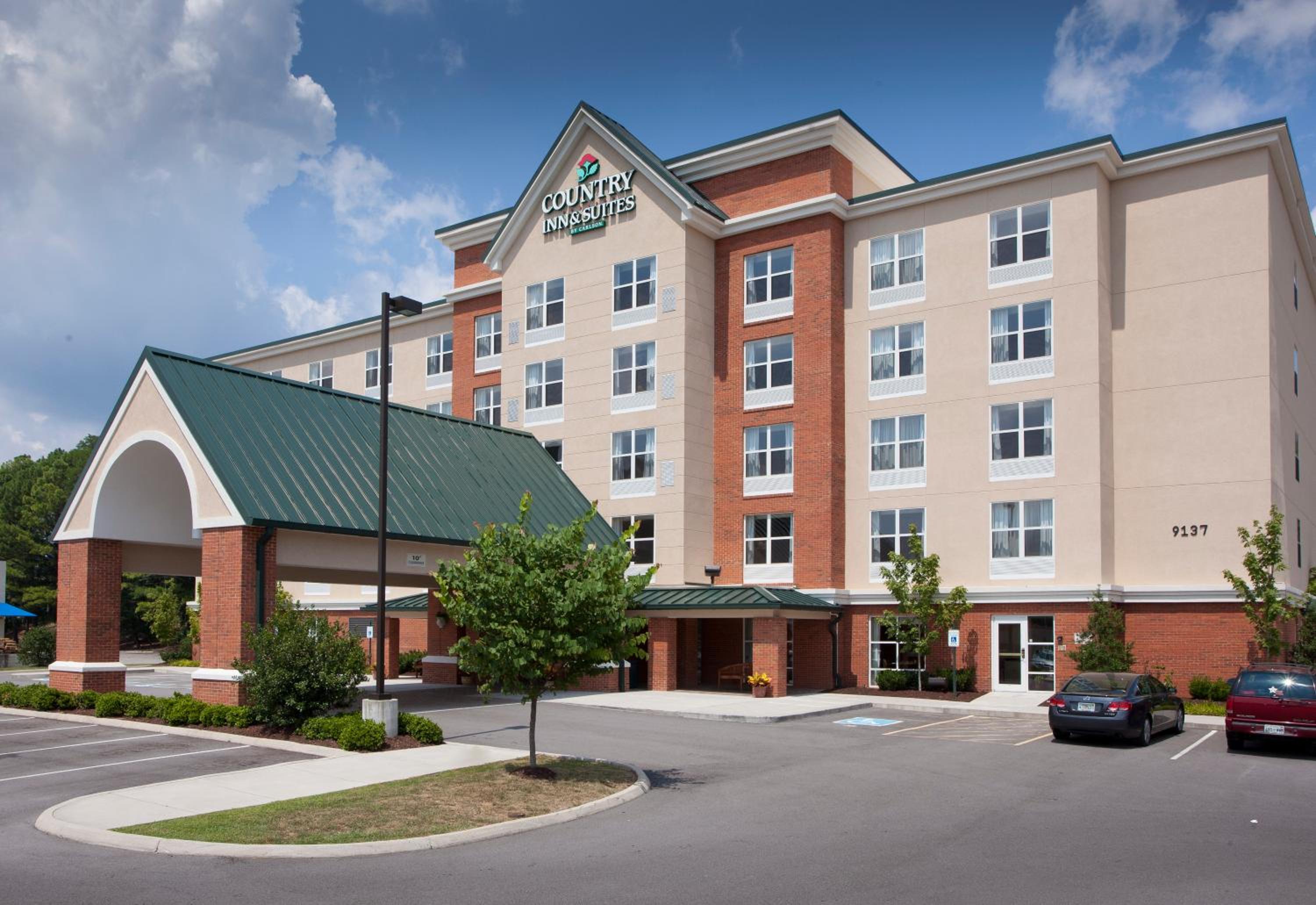Hotel Country Inn & Suites by Radisson, Knoxville at Cedar Bluff, TN - Image 1