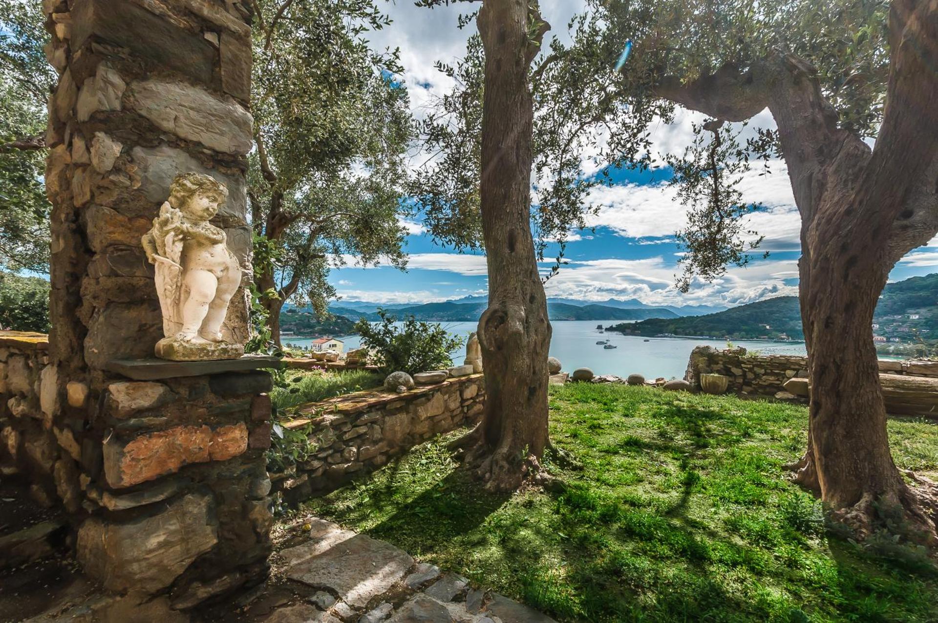 VILLA CASTELLo PORTOVENERE view 4
