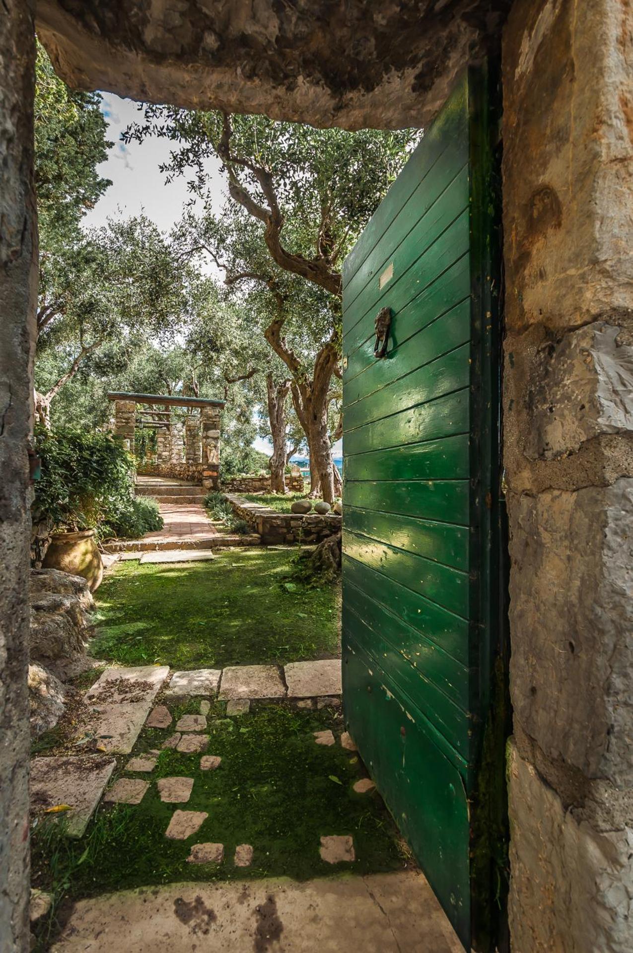 VILLA CASTELLo PORTOVENERE view 2