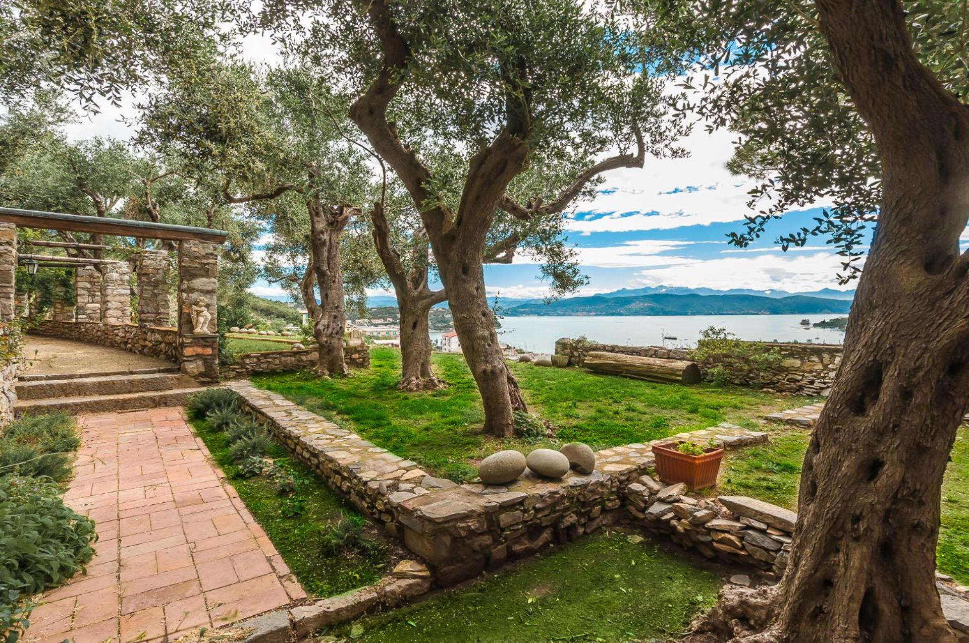 VILLA CASTELLo PORTOVENERE view 3
