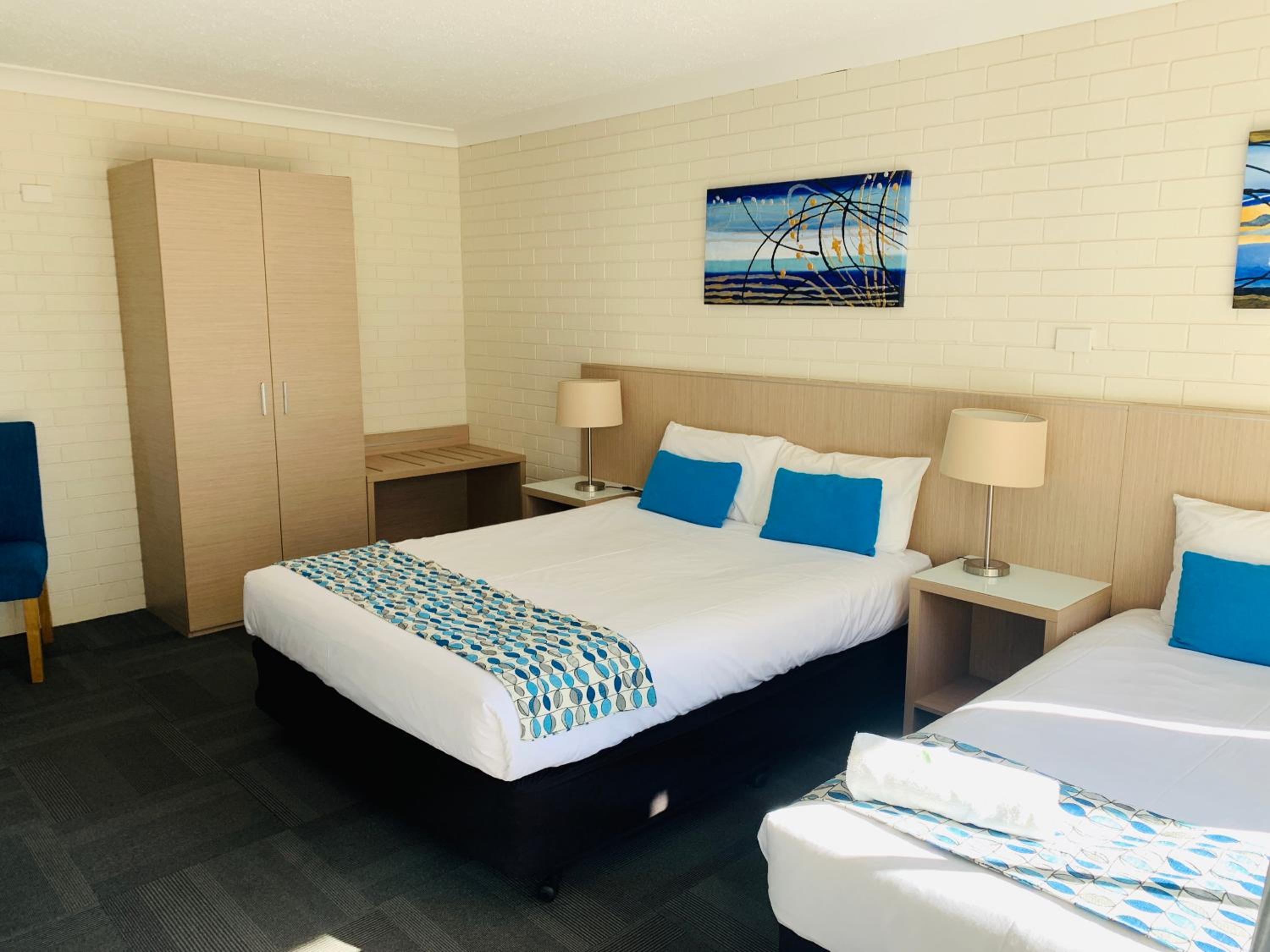 Zorba Waterfront Motel