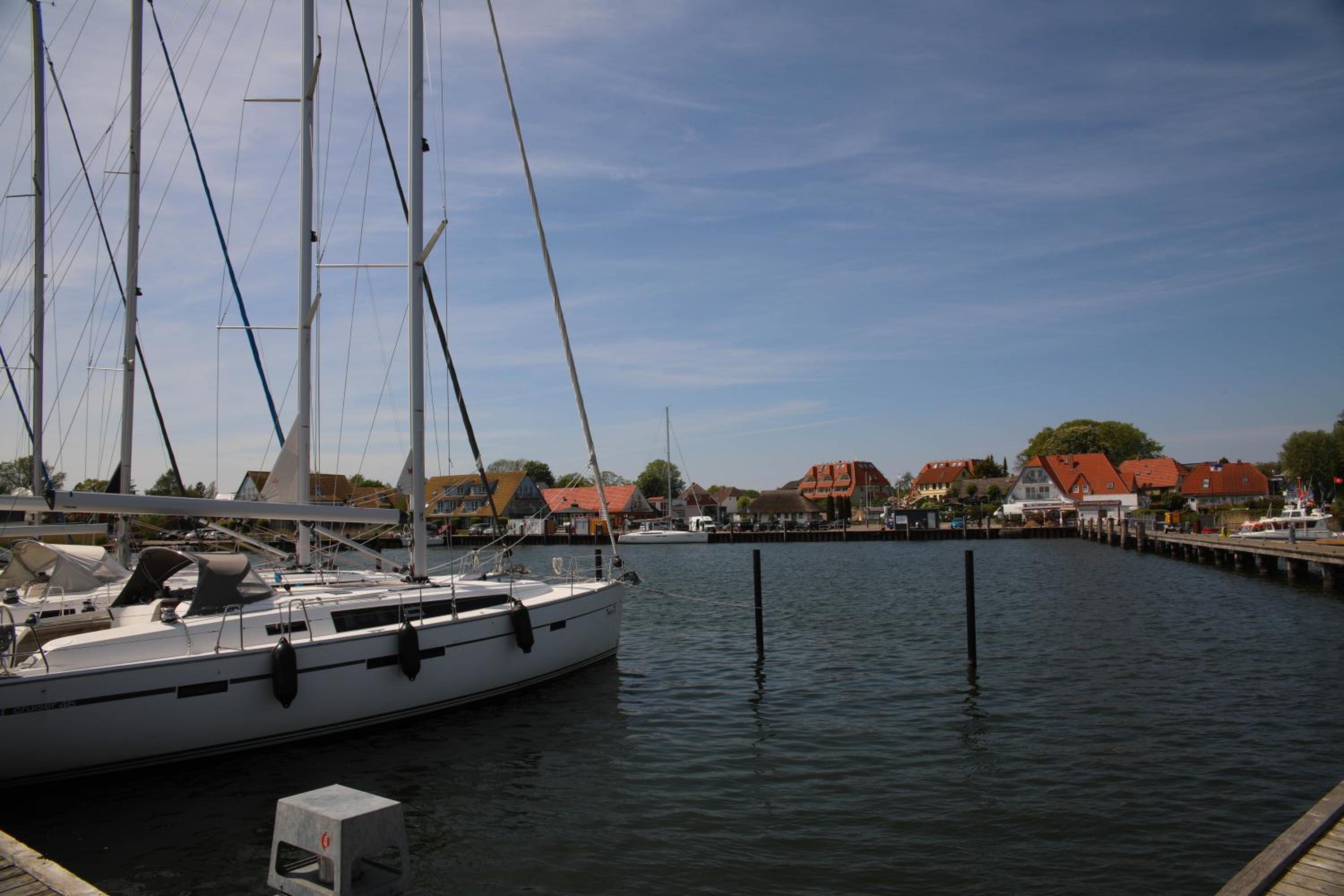 Frisch renoviertes FH Südblick am Meer in Breege, Meerblick von allen drei Etagen, Terrasse, Balkon, Sauna und Parkplatz