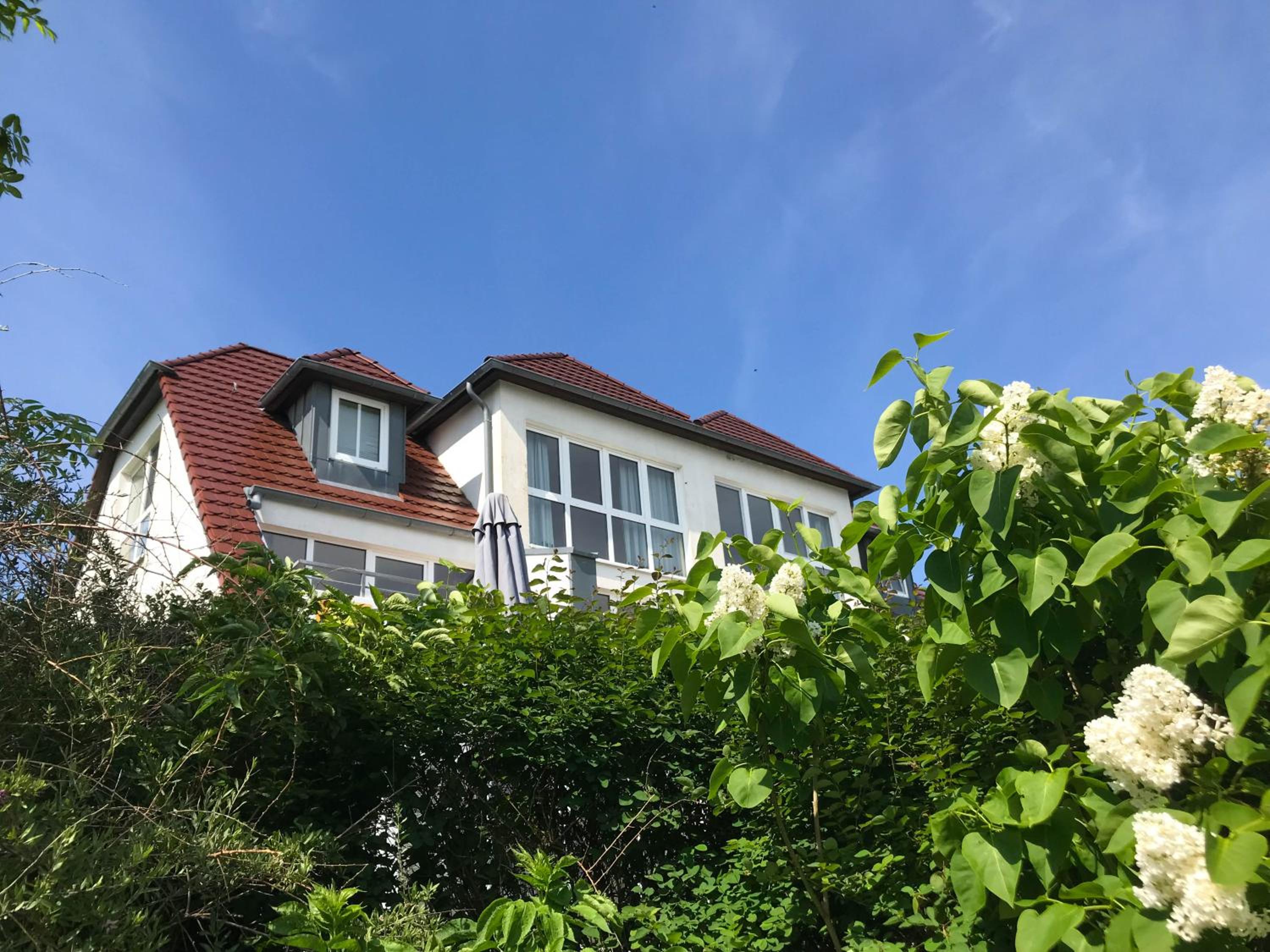 Frisch renoviertes FH Südblick am Meer in Breege, Meerblick von allen drei Etagen, Terrasse, Balkon, Sauna und Parkplatz