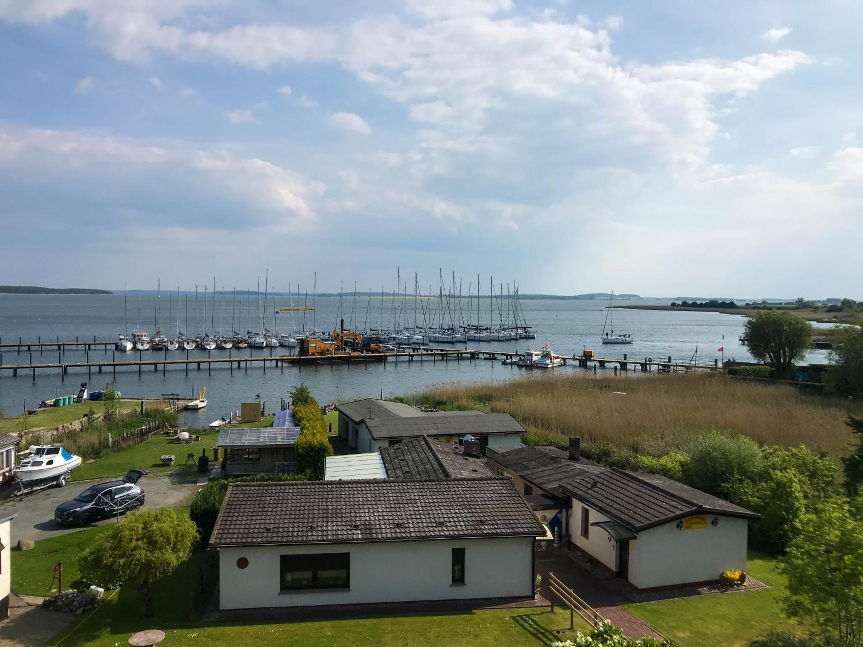 Frisch renoviertes FH Südblick am Meer in Breege, Meerblick von allen drei Etagen, Terrasse, Balkon, Sauna und Parkplatz