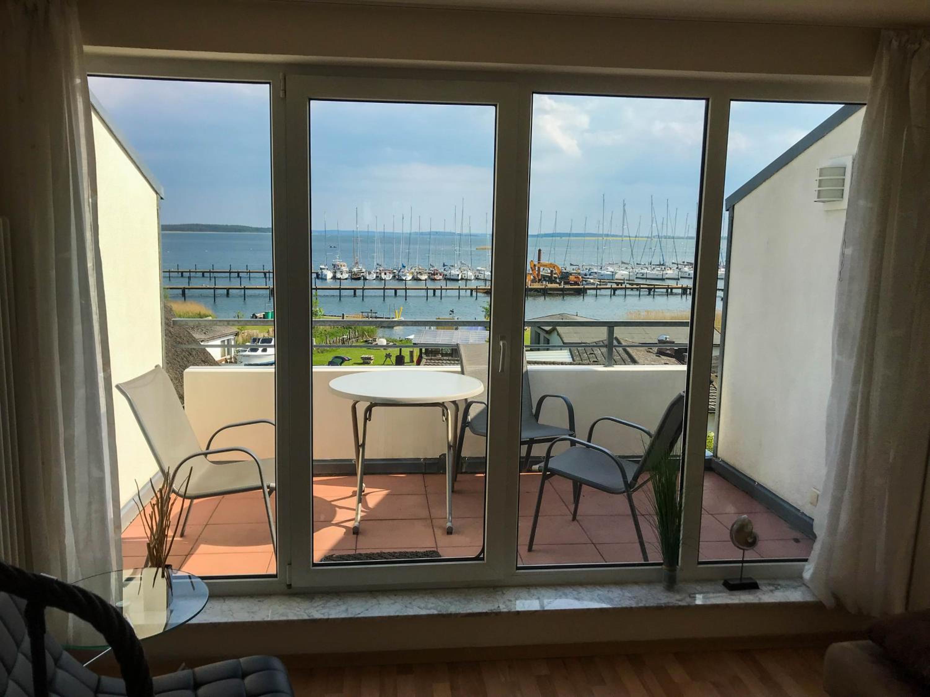 Frisch renoviertes FH Südblick am Meer in Breege, Meerblick von allen drei Etagen, Terrasse, Balkon, Sauna und Parkplatz