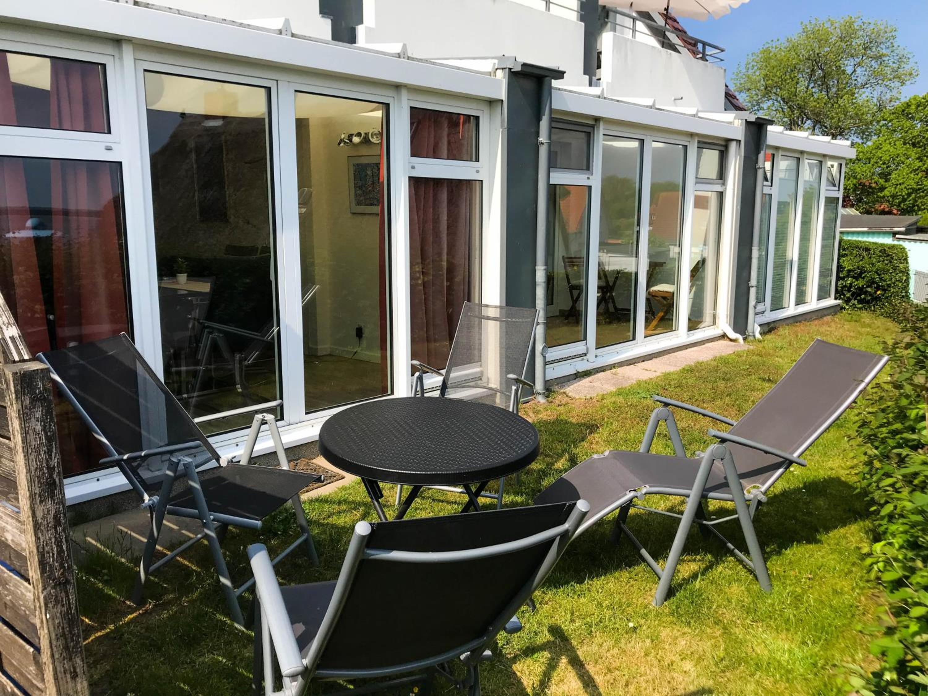Frisch renoviertes FH Südblick am Meer in Breege, Meerblick von allen drei Etagen, Terrasse, Balkon, Sauna und Parkplatz