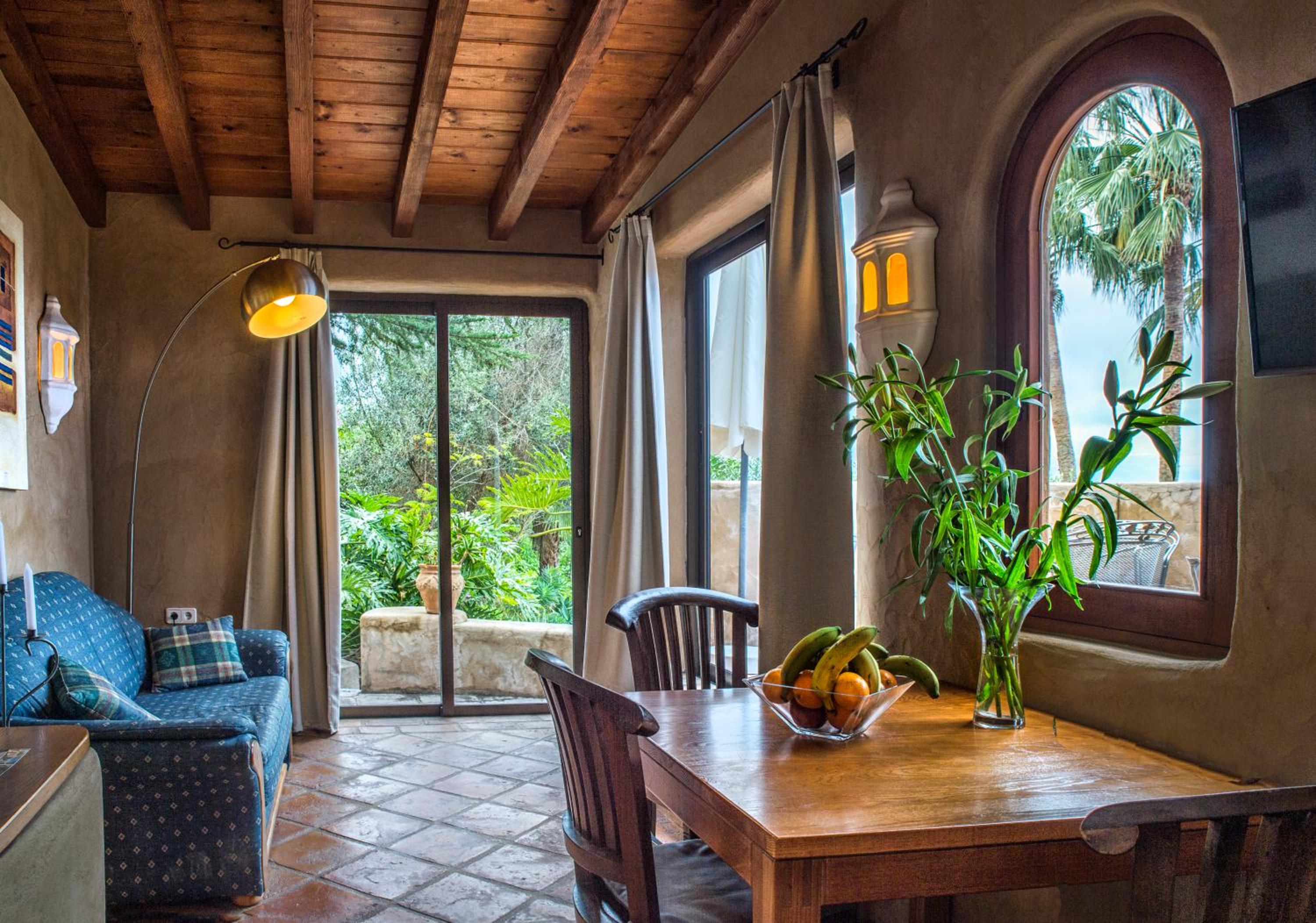 El Refugio Apartments & Villa