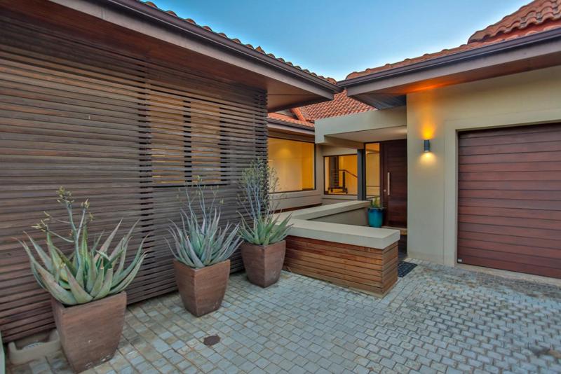 Zimbali 4 Bedroom with pool ZHB1 view 4