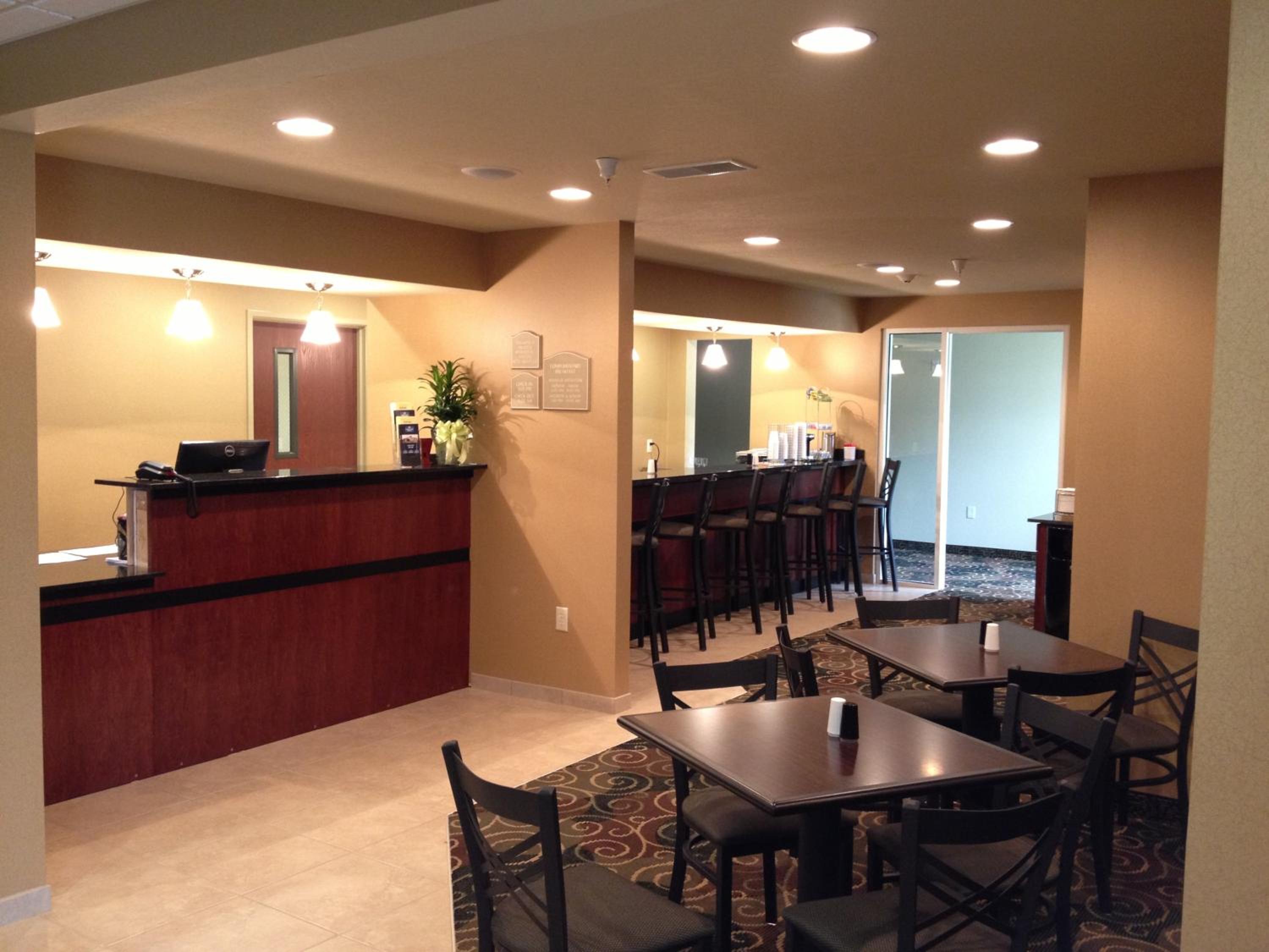 Cobblestone Hotel  Suites - Newton - Property Image 3