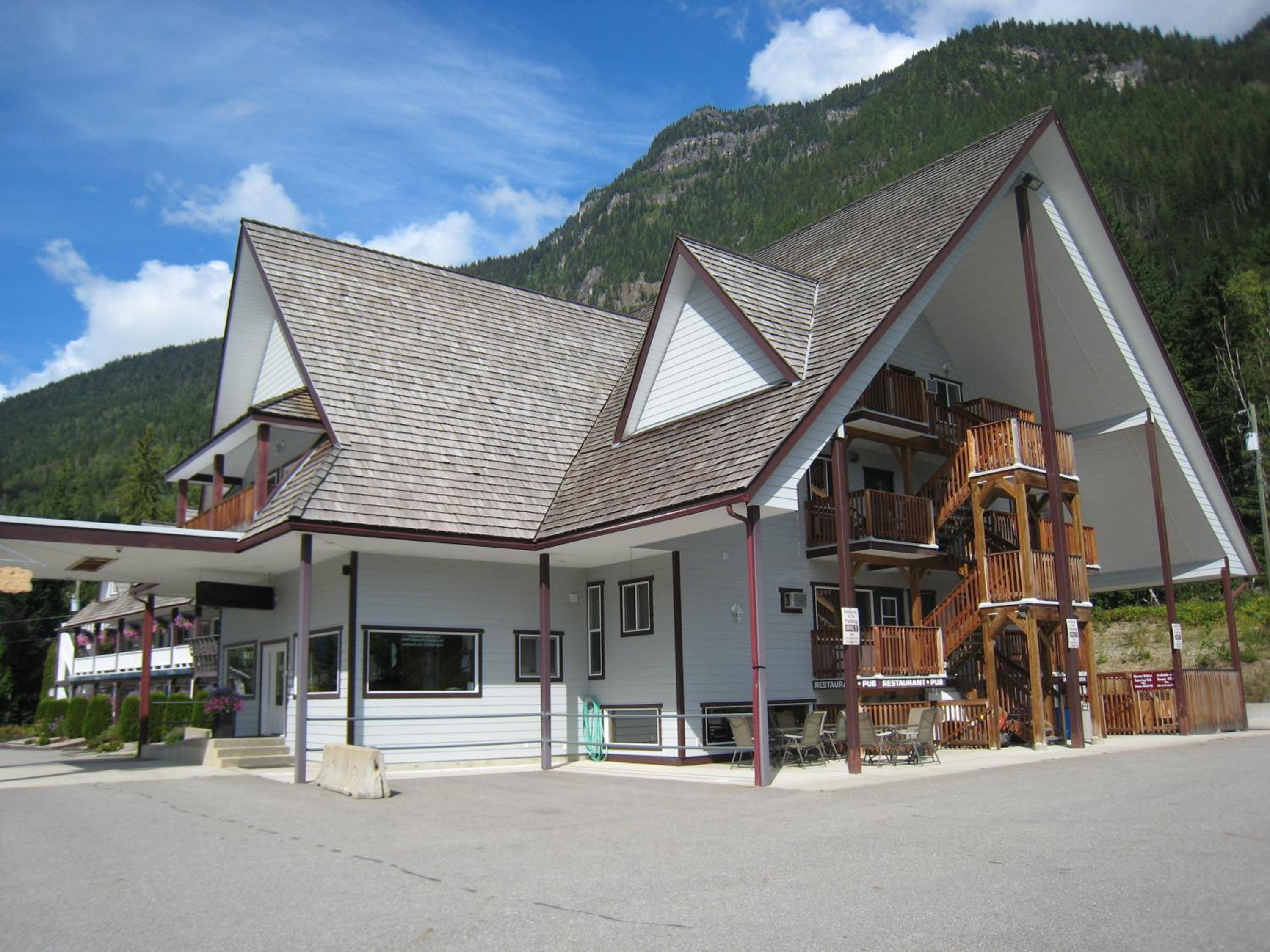 Peaks Lodge