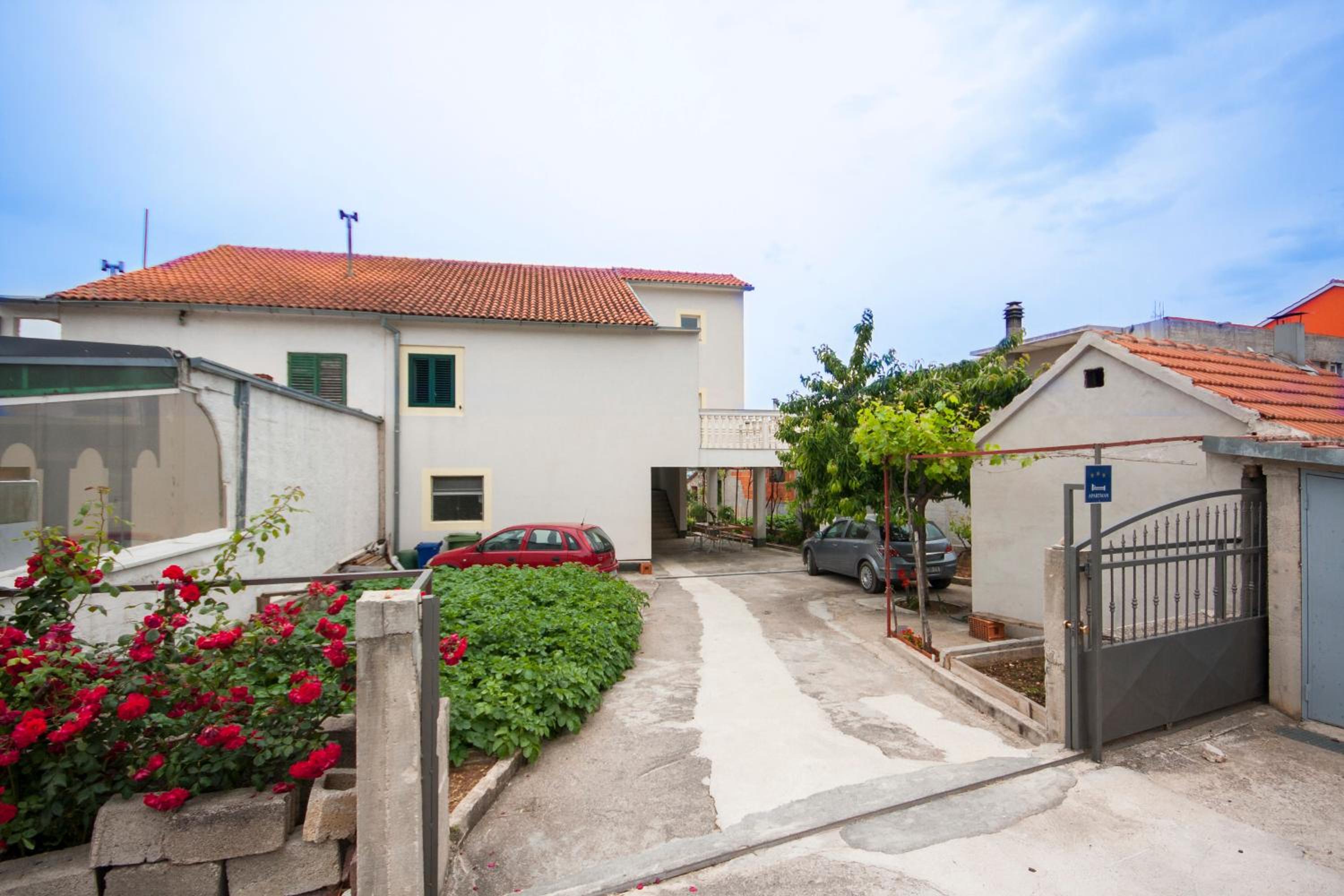 Apartment Marsela en Šibenik — parking