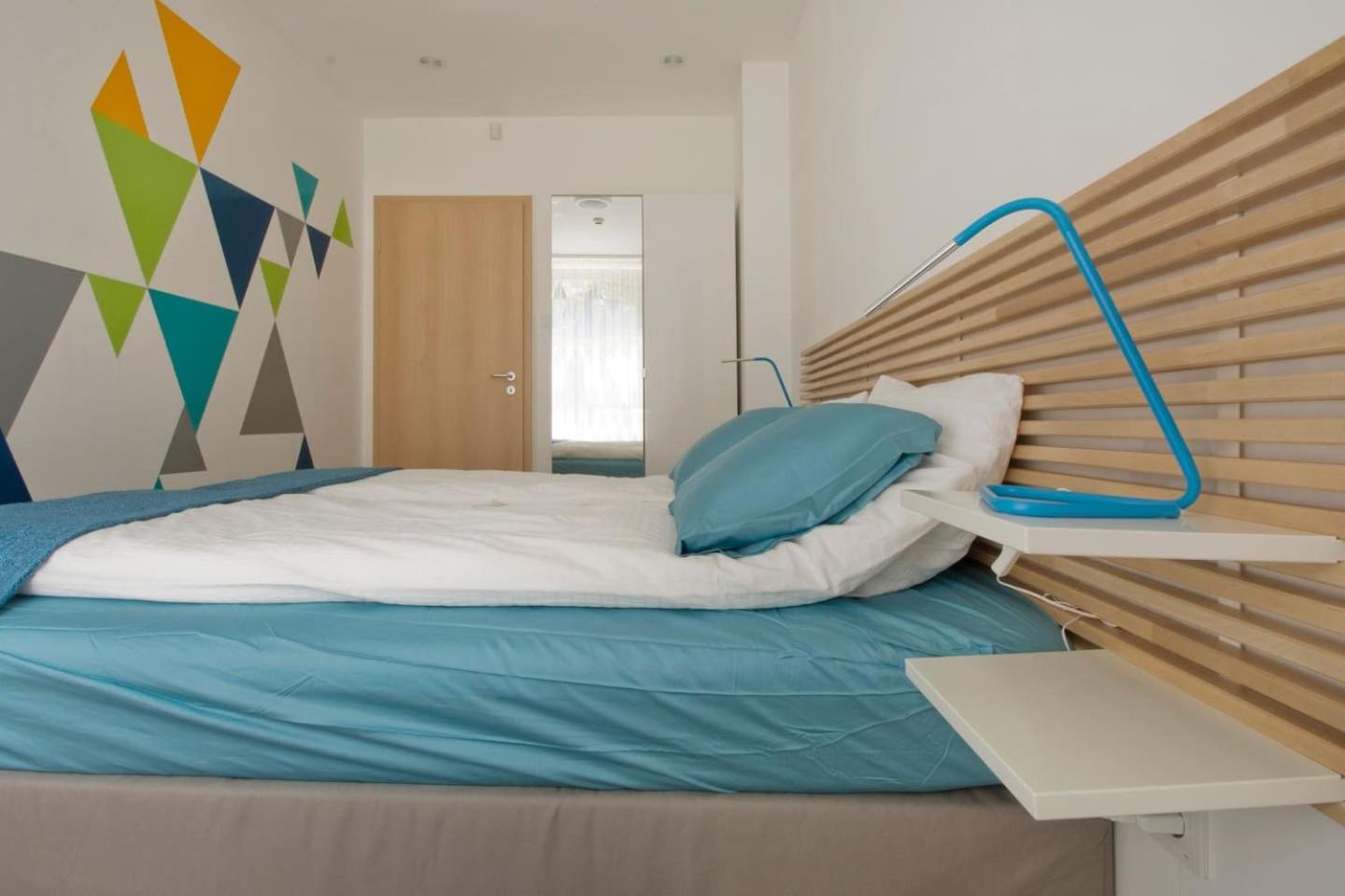 Modern four bedroom apartment in Palace District view 3