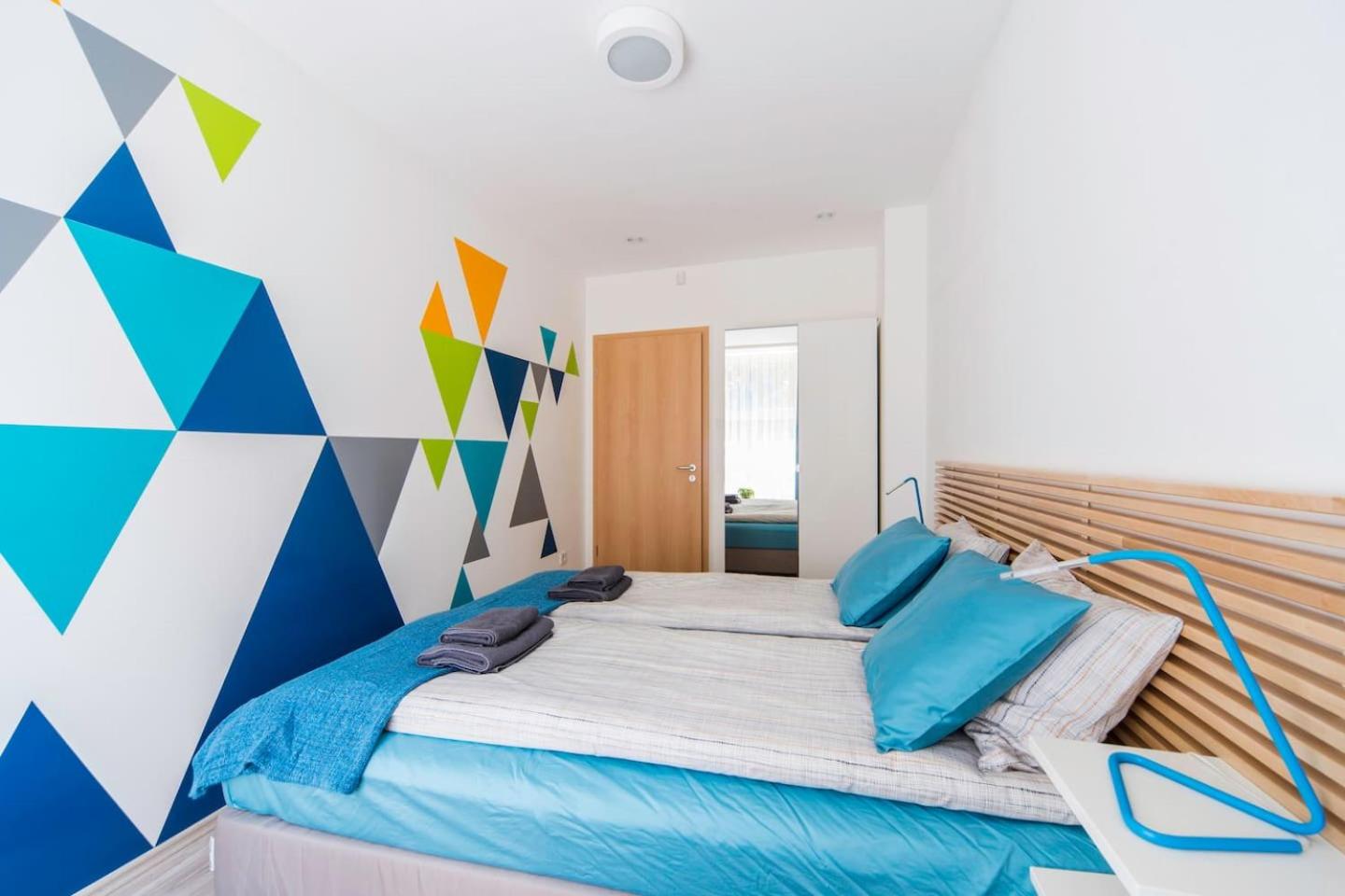 Modern four bedroom apartment in Palace District view 4