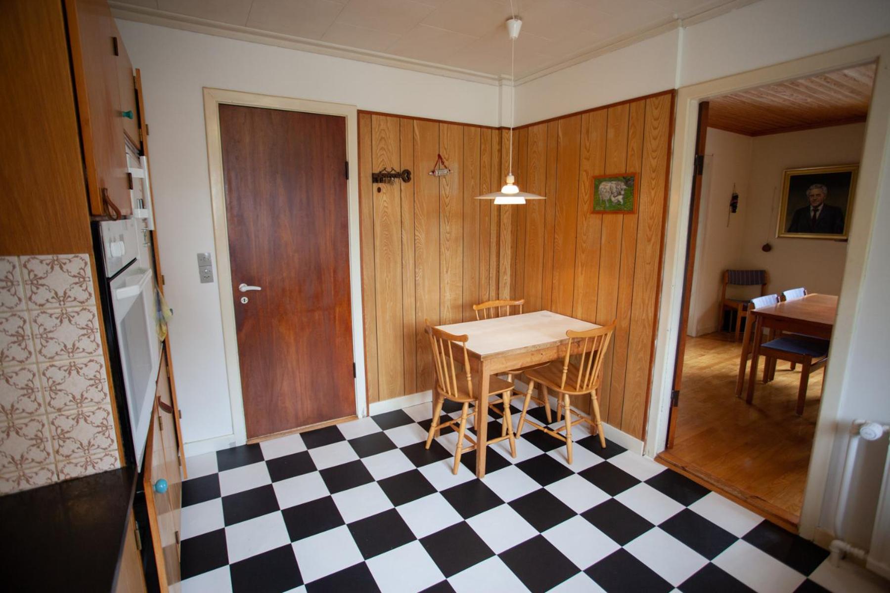 3 storey, 5 bedroom, 3 bathroom house in the center of Tórshavn