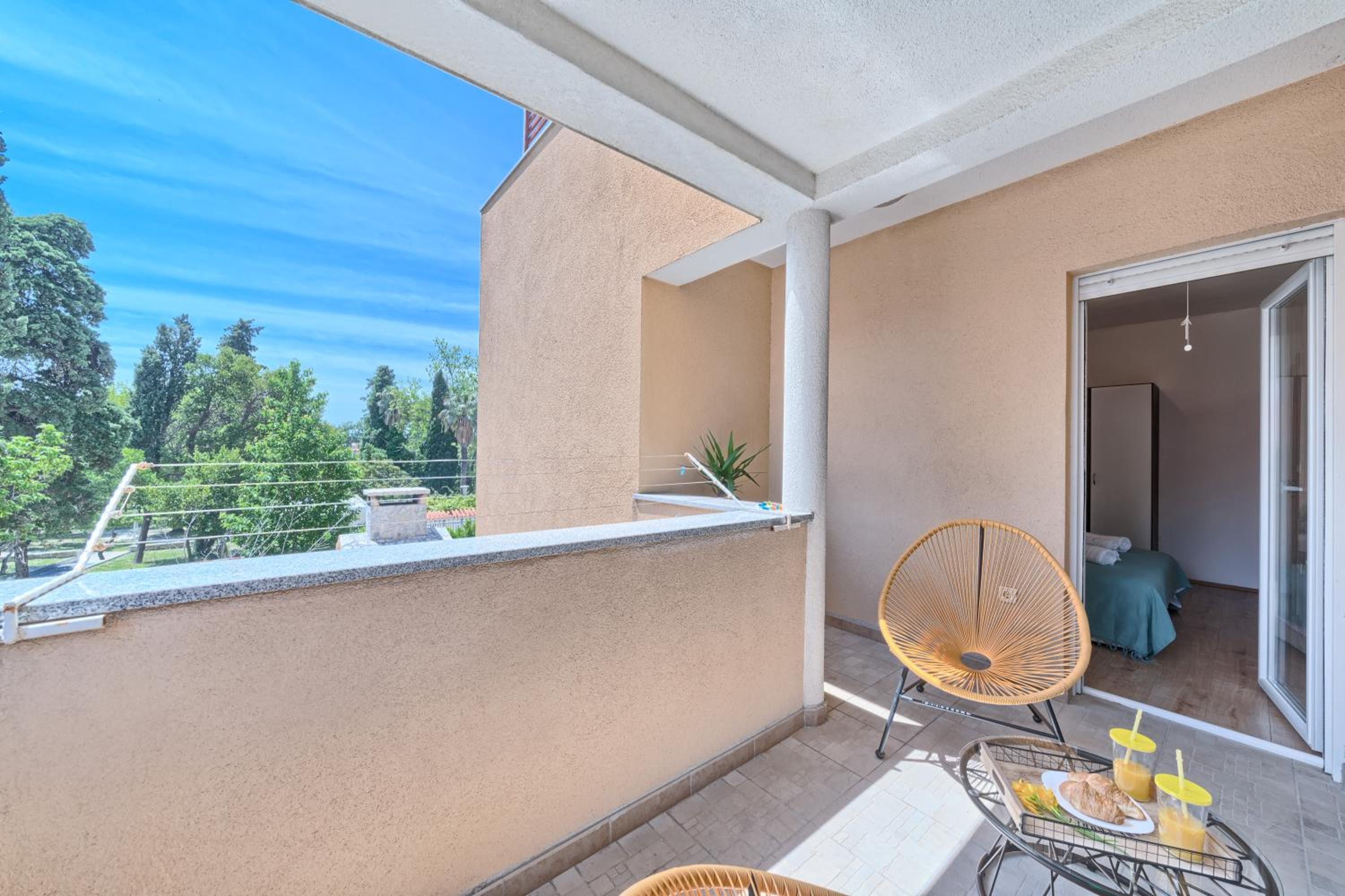 Apartments Meštrović with heated swiming pool- near Split view 2