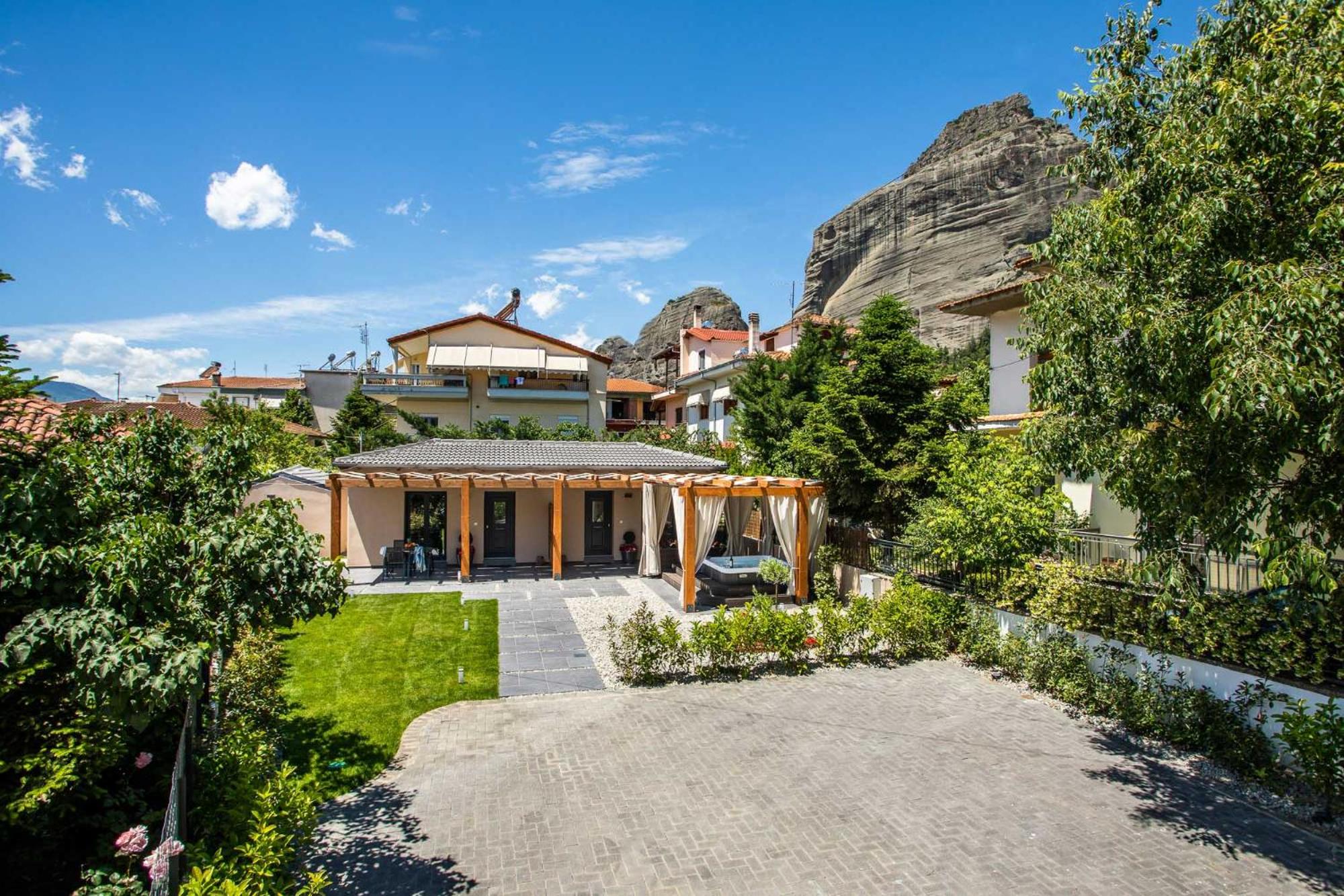 Meteora boutique villa E - main view