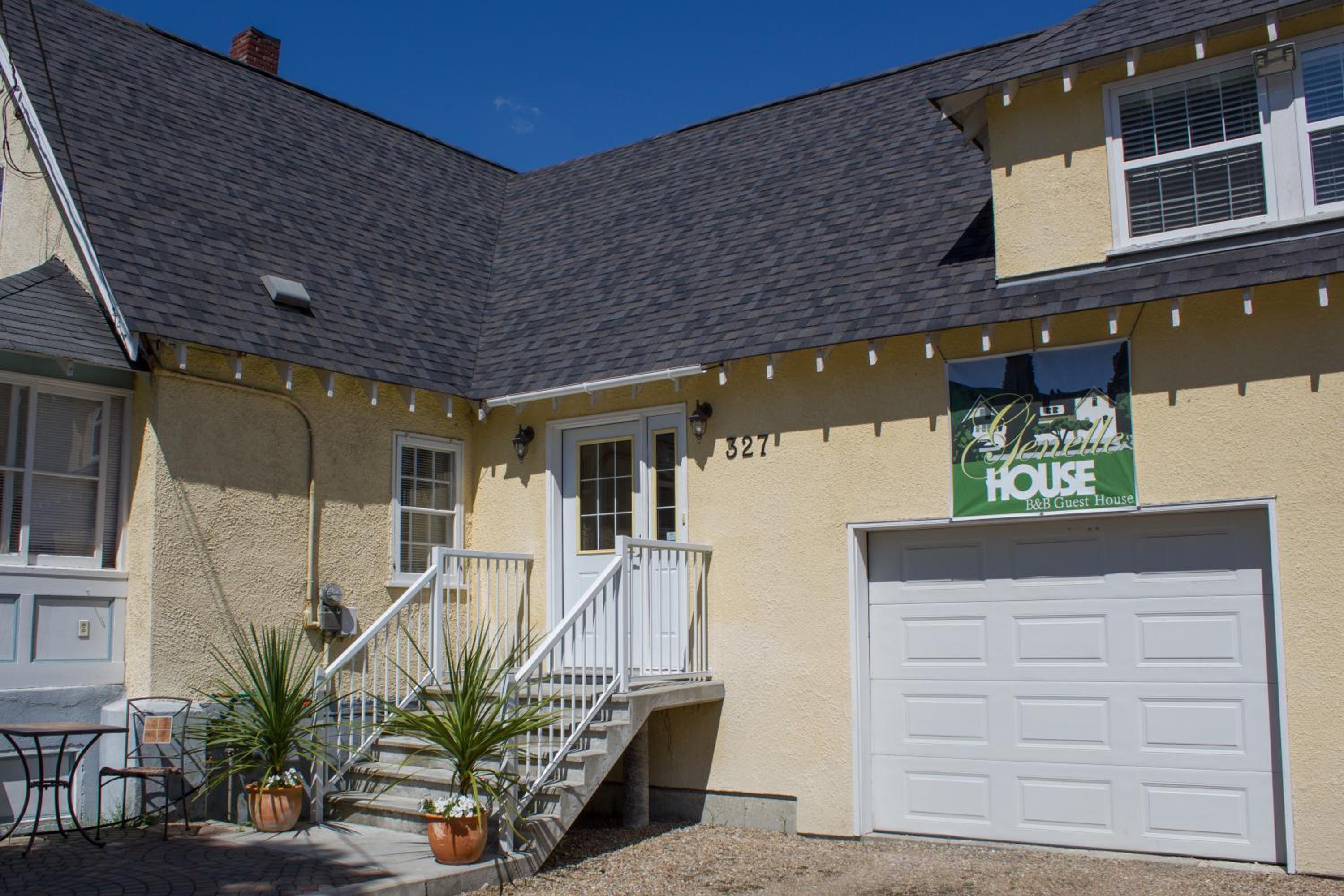 Genelle House B&B Guest House