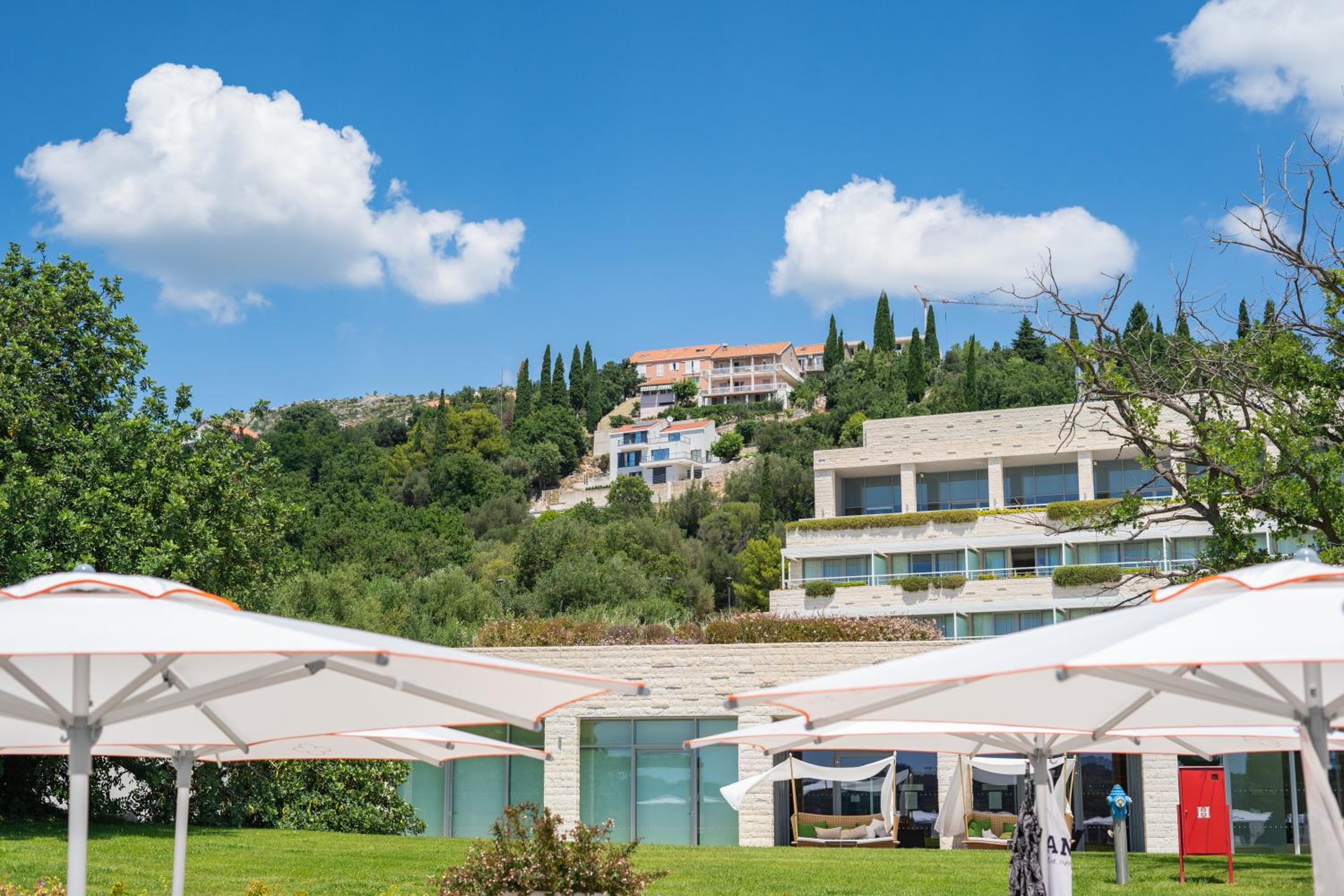 Apartmani D & J with Heated Pool & Stunning Sea View