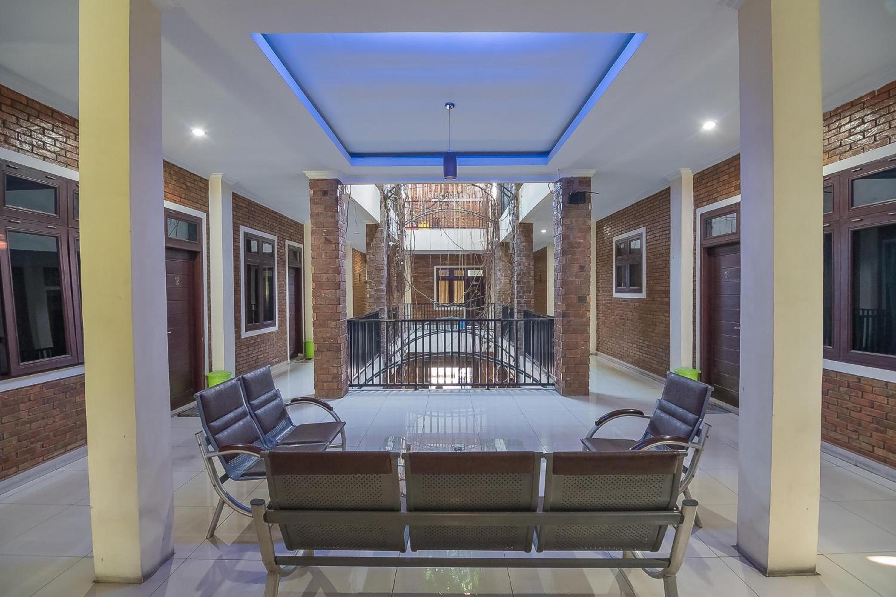 RedDoorz Plus near Cambridge City Square 2 Medan, Medan - 19