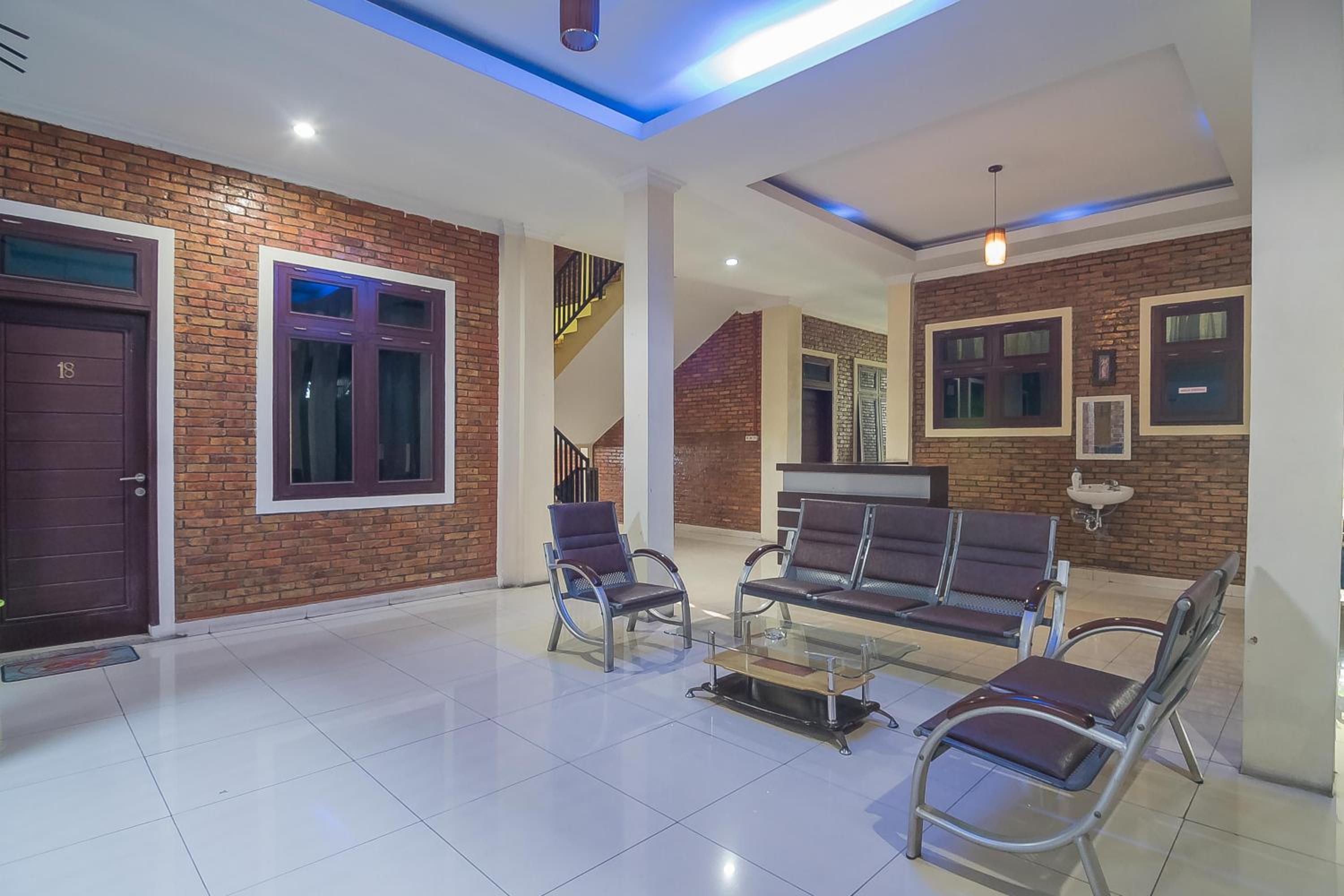 RedDoorz Plus near Cambridge City Square 2 Medan, Medan - 11