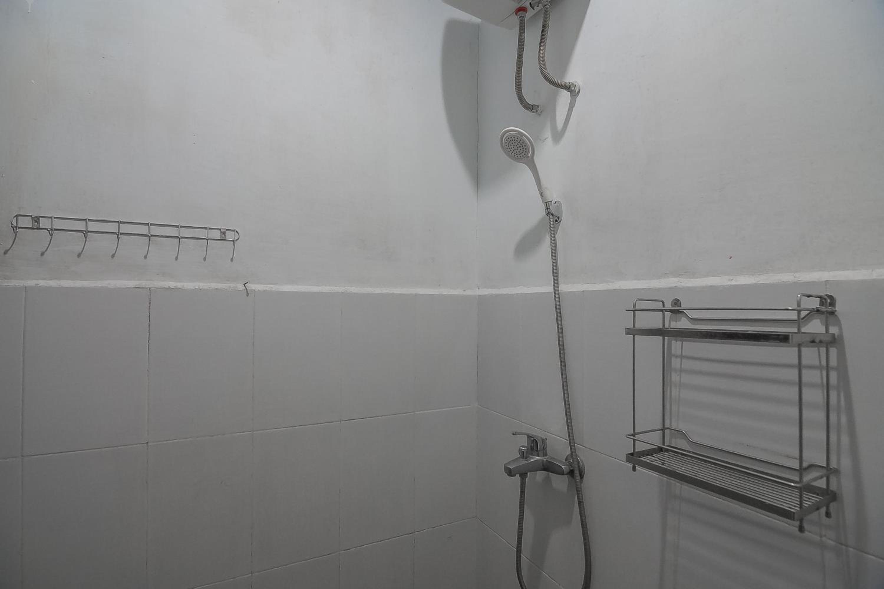 RedDoorz Plus near Cambridge City Square 2 Medan