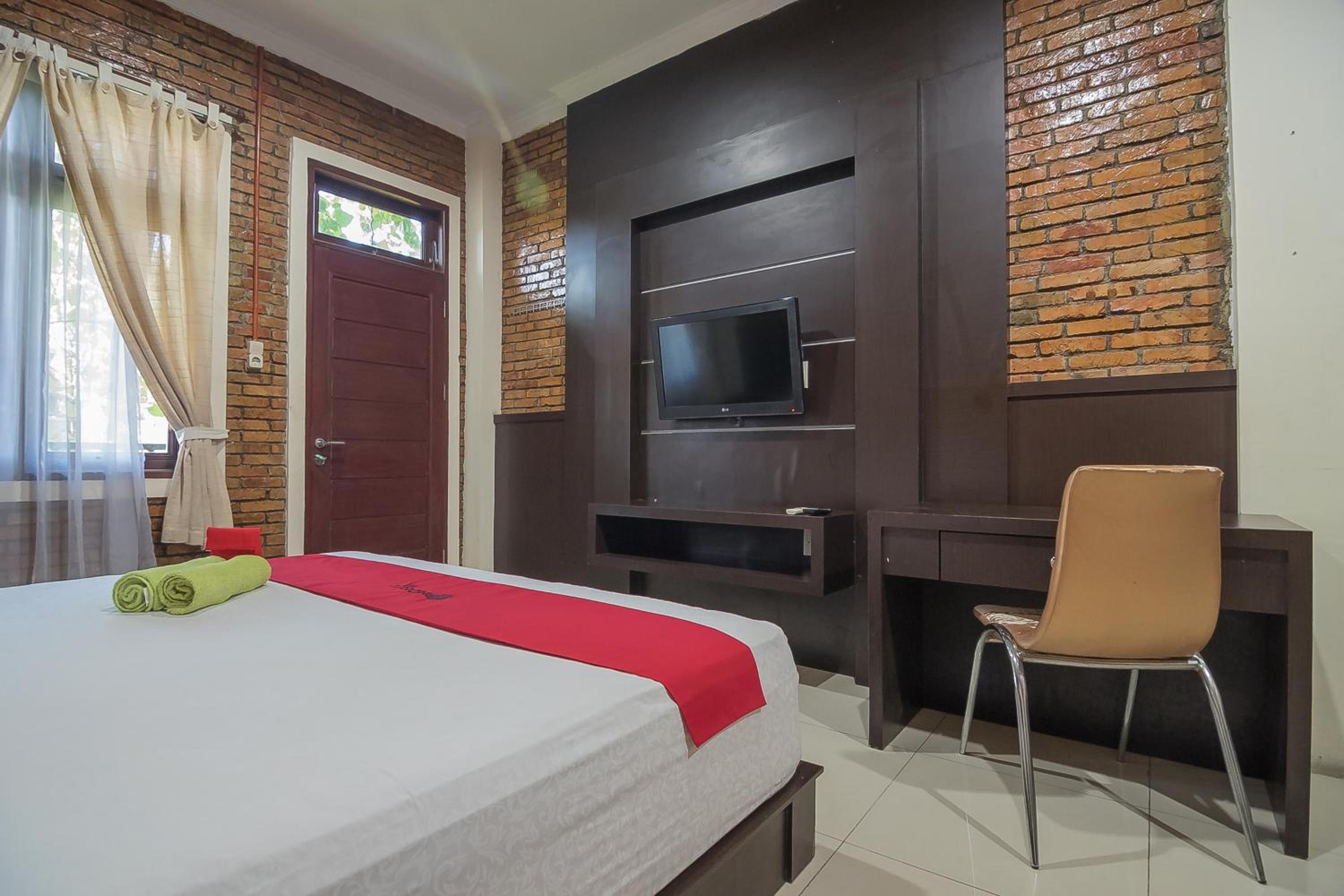 RedDoorz Plus near Cambridge City Square 2 Medan, Medan - 22