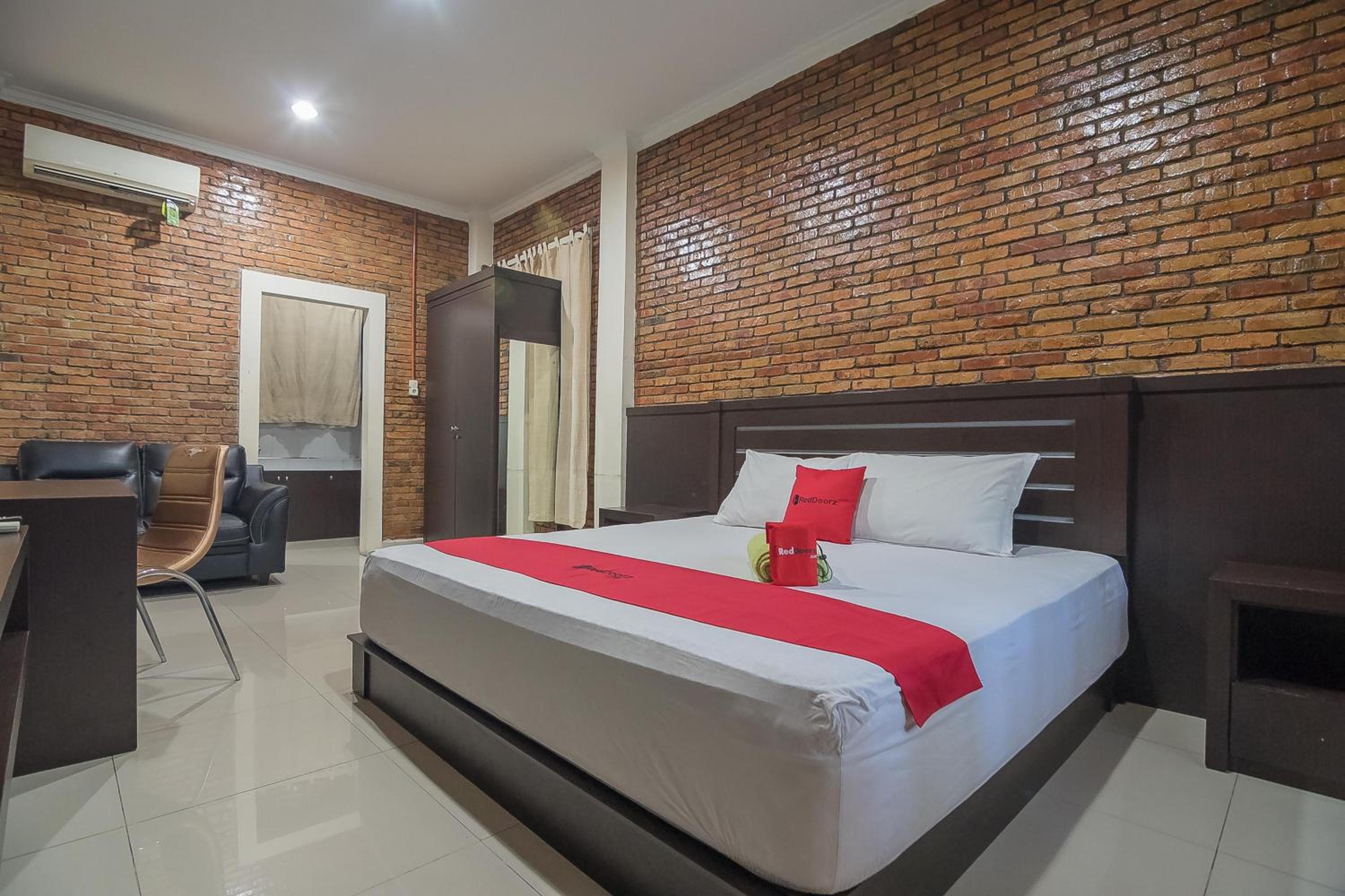 RedDoorz Plus near Cambridge City Square 2 Medan, photo 26
