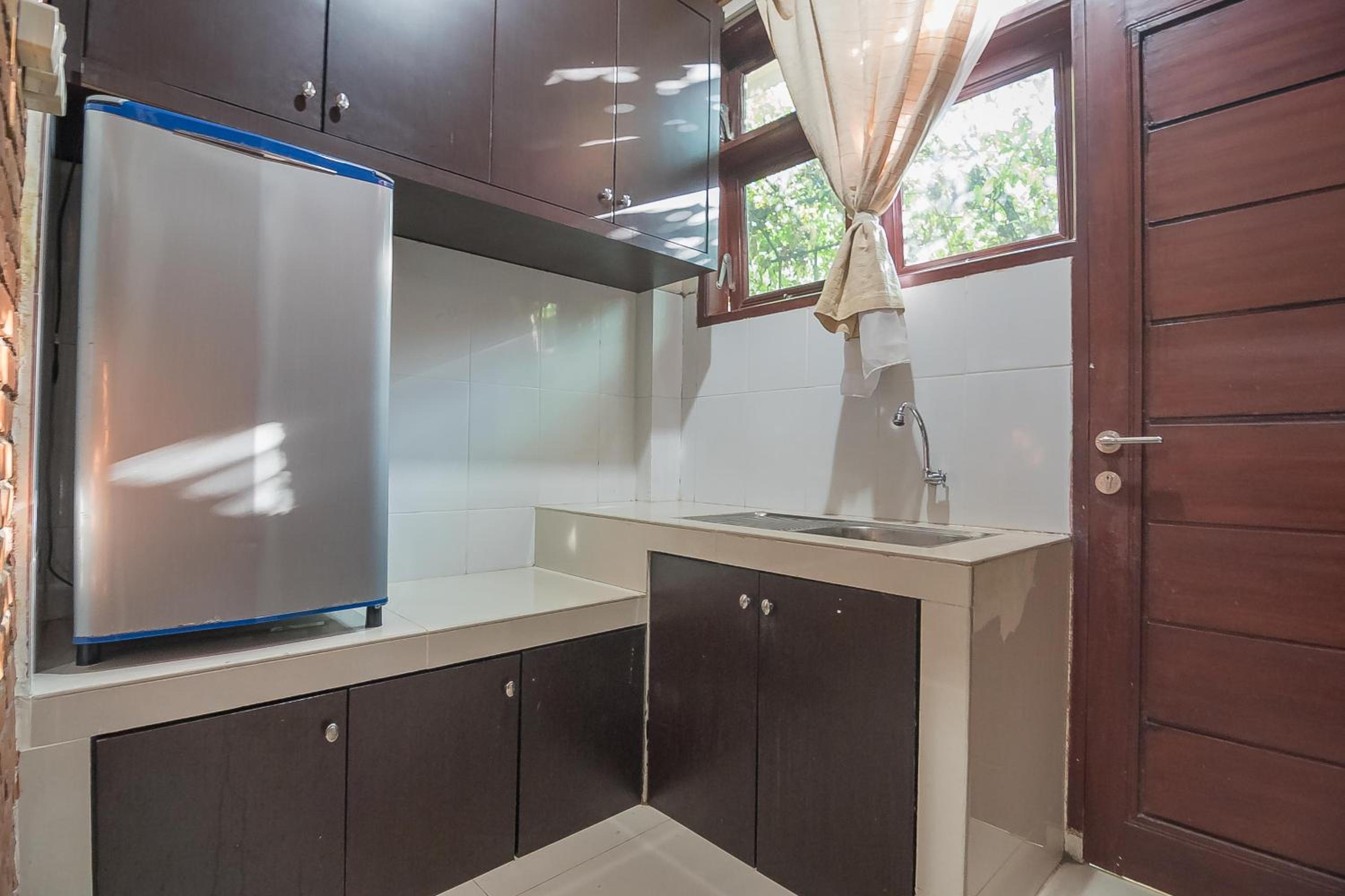 RedDoorz Plus near Cambridge City Square 2 Medan