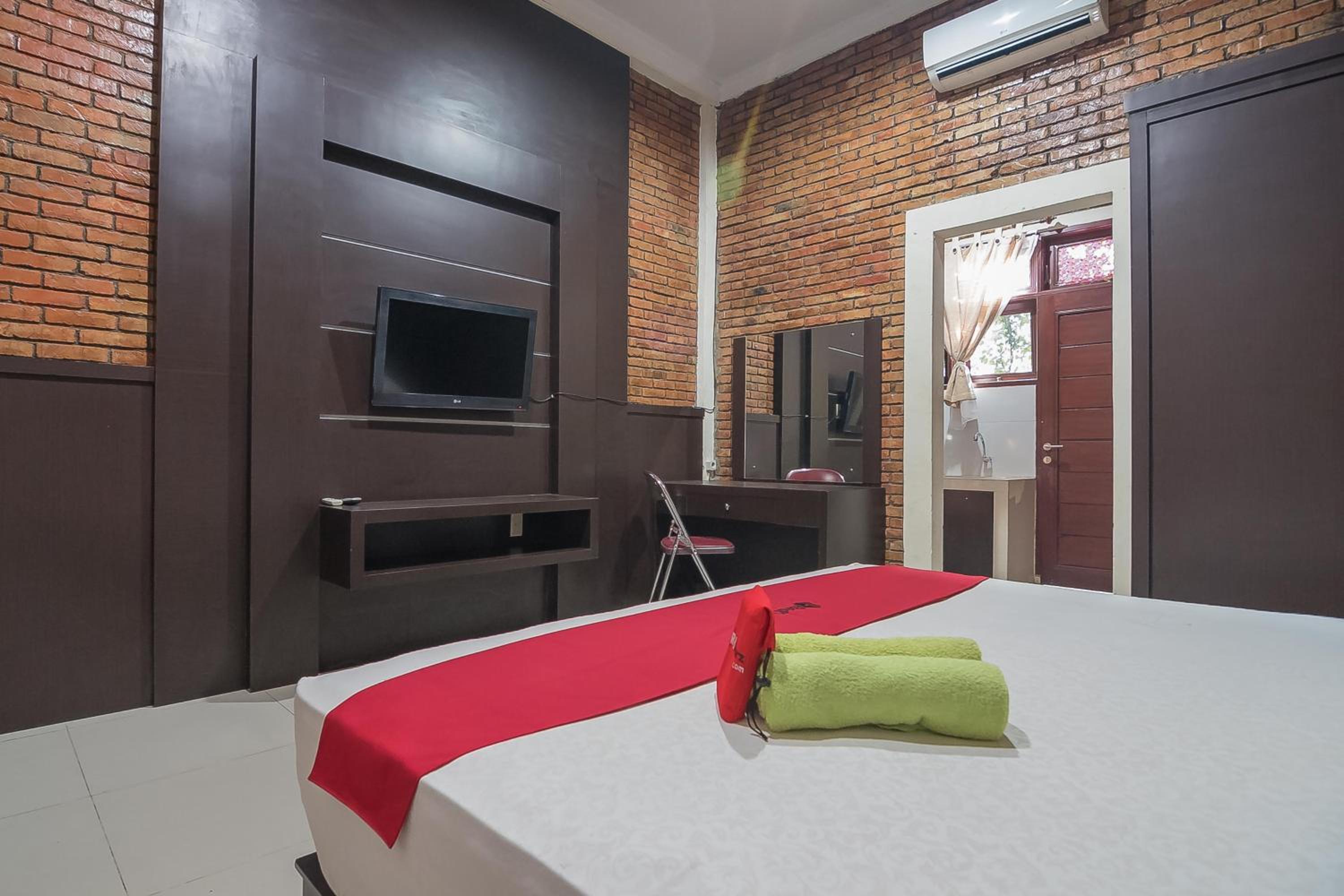 RedDoorz Plus near Cambridge City Square 2 Medan, Medan - 13