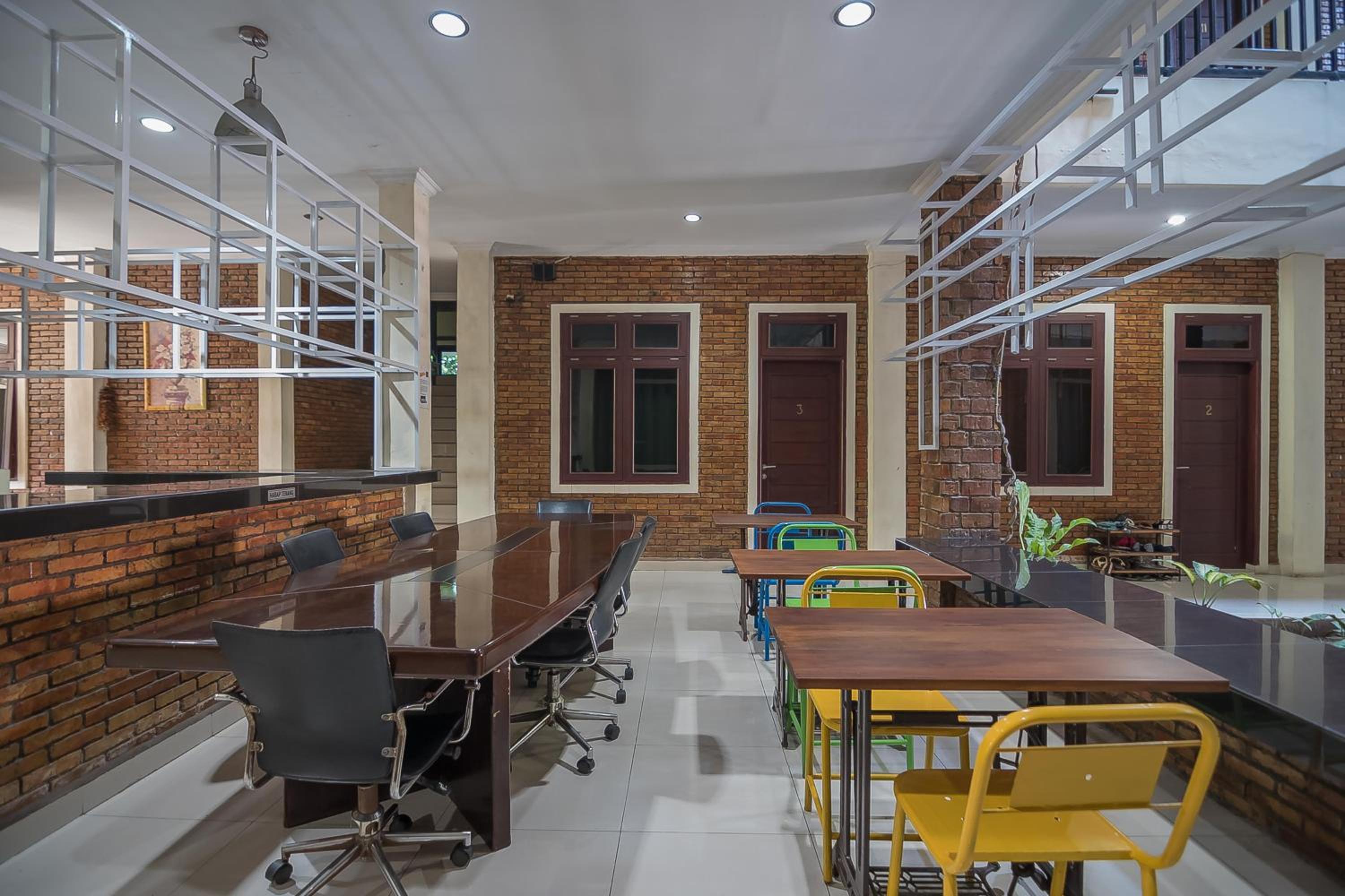 RedDoorz Plus near Cambridge City Square 2 Medan, Medan - 16