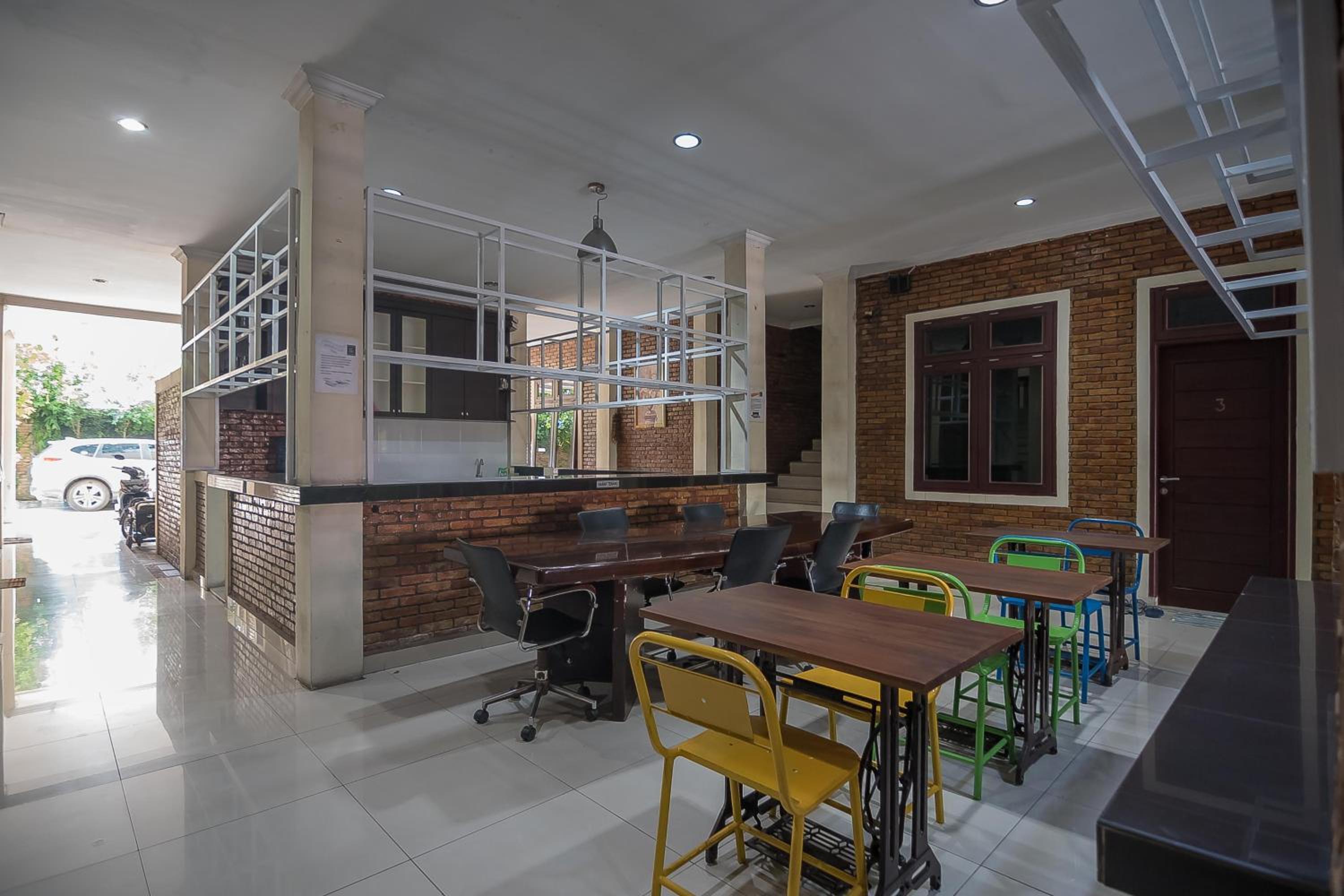 RedDoorz Plus near Cambridge City Square 2 Medan, Medan - 14