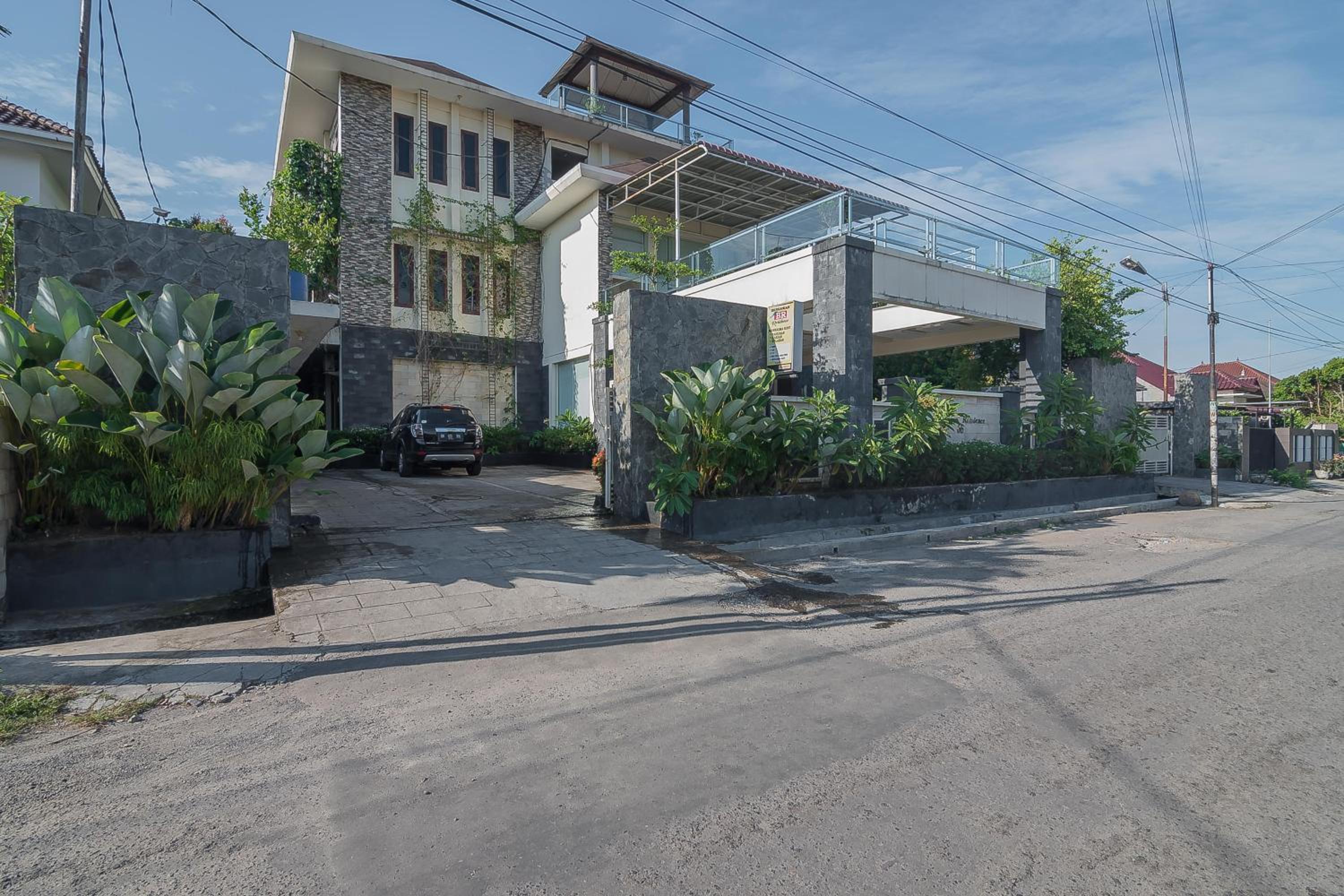 RedDoorz Plus near Cambridge City Square 2 Medan