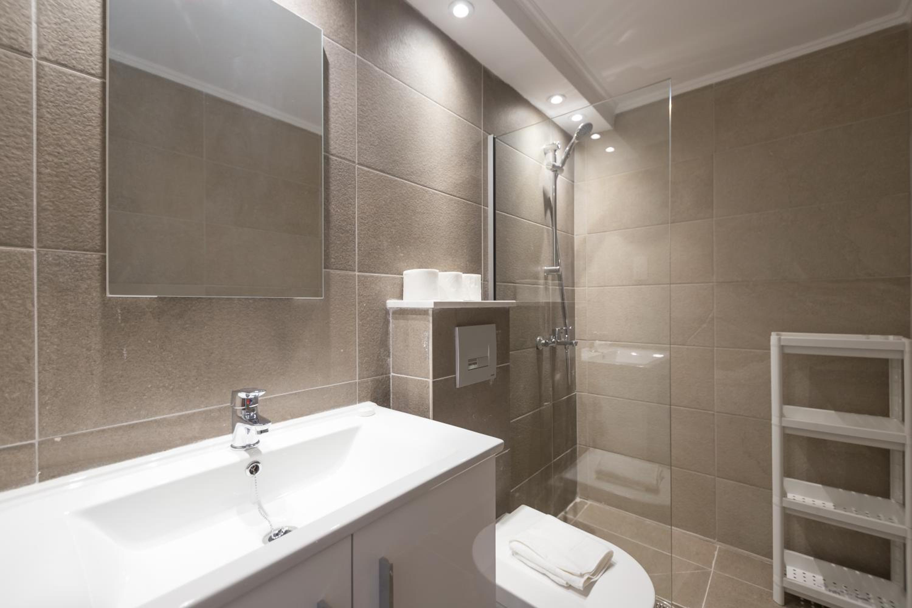 Gevoni Deluxe Suites view 5