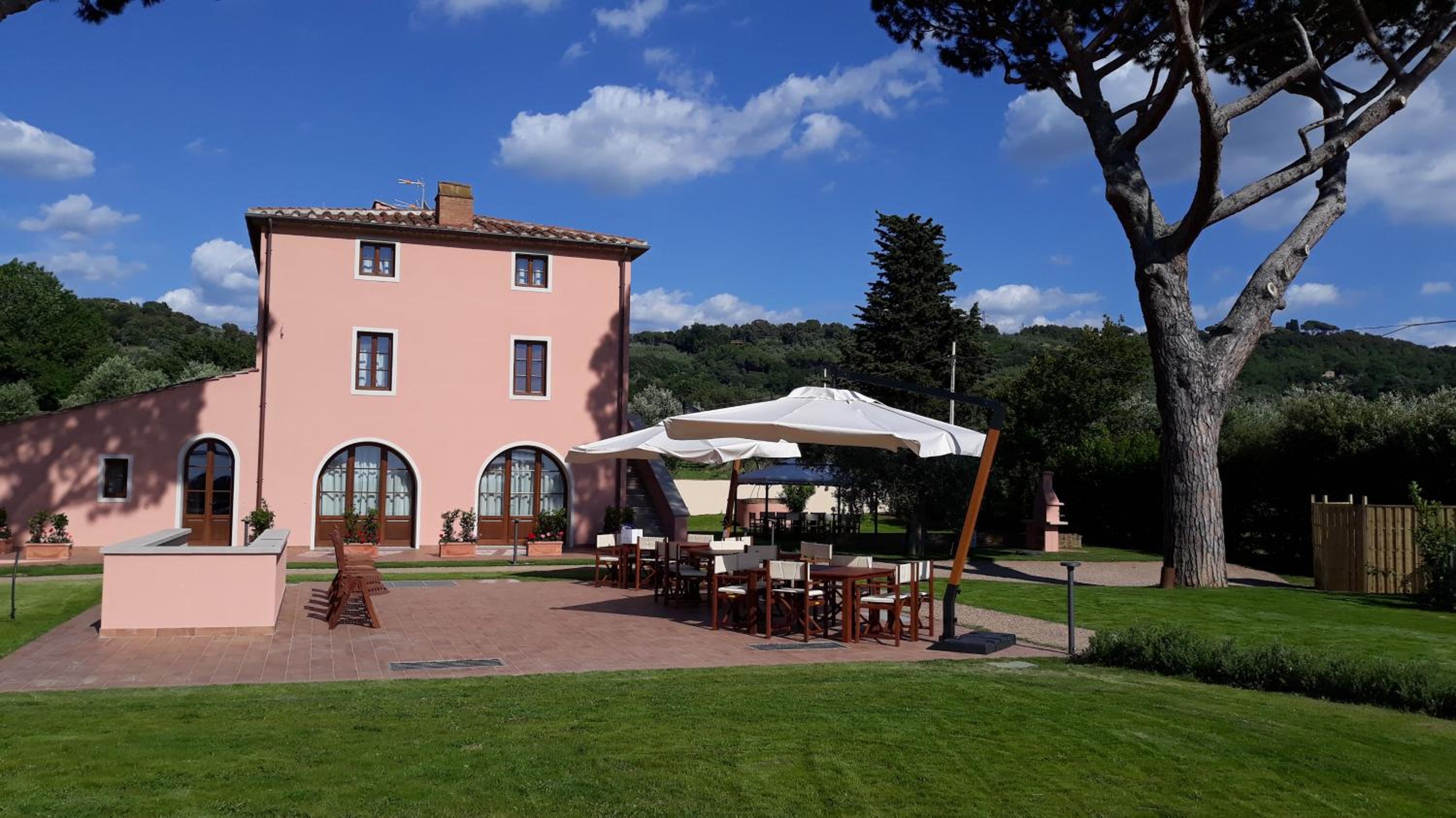 Le Bozze "Il Leccino" con piscina, WI-FI, posto auto view 3