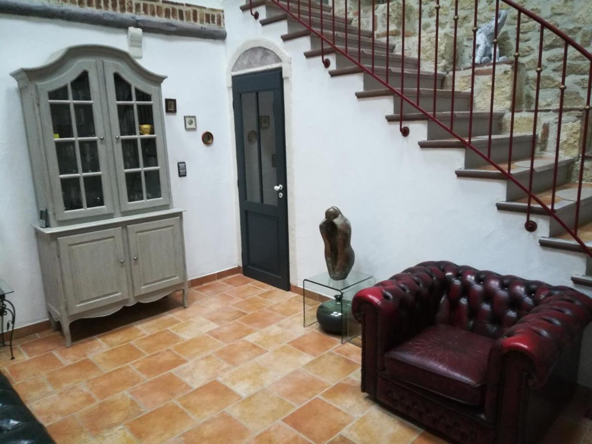 VILLA ARTEMiA