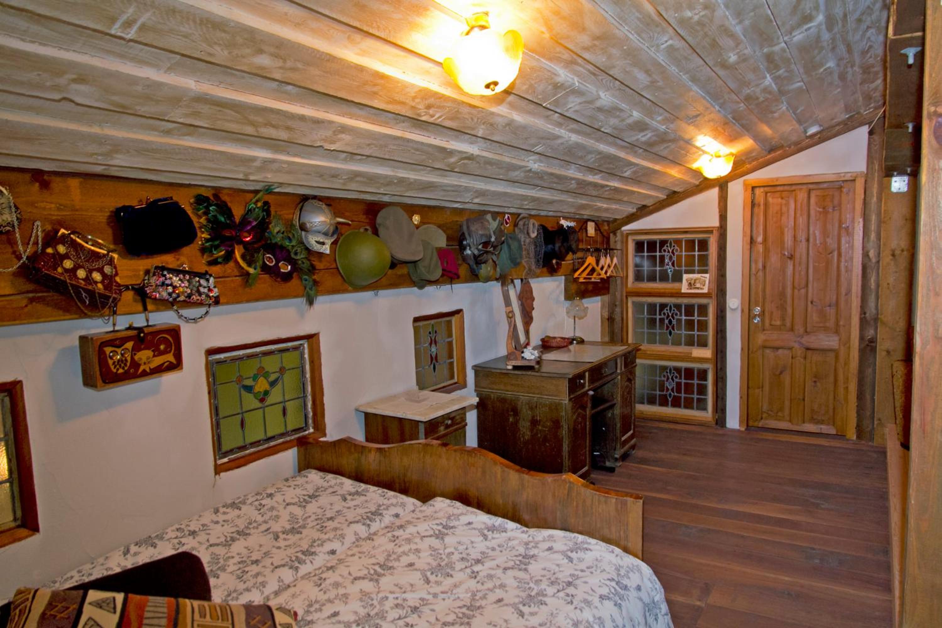 Raven's Bed