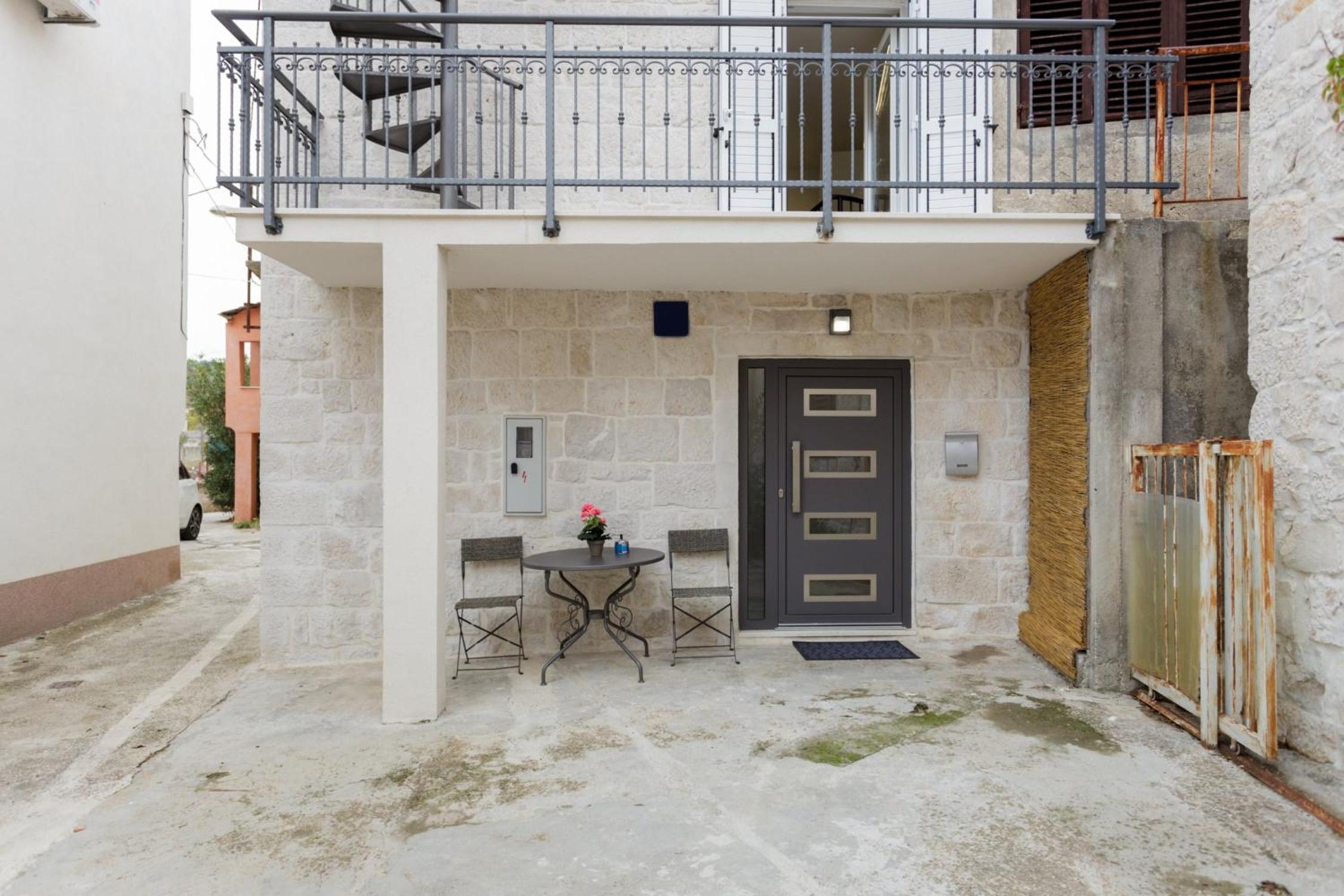 House RokaStone